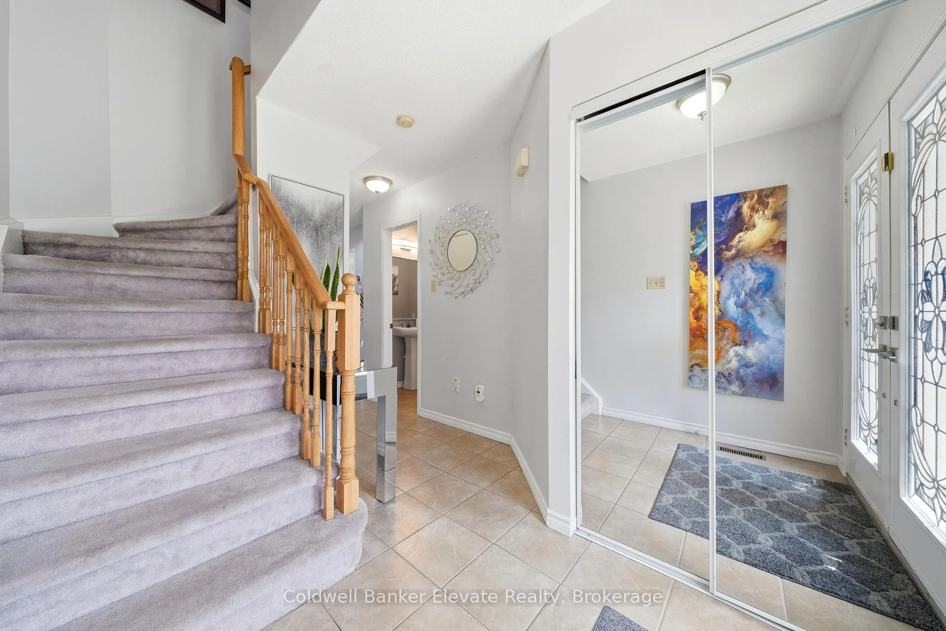Photo 5 of 22 Goldenlight Circle, Brampton, Brampton West — HOMEH