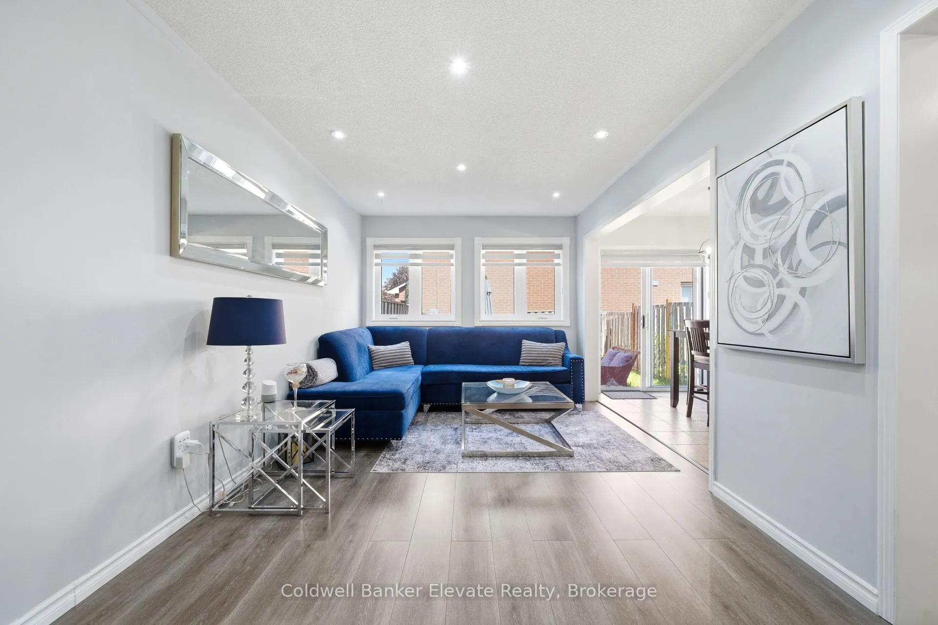 Photo 8 of 22 Goldenlight Circle, Brampton, Brampton West — HOMEH