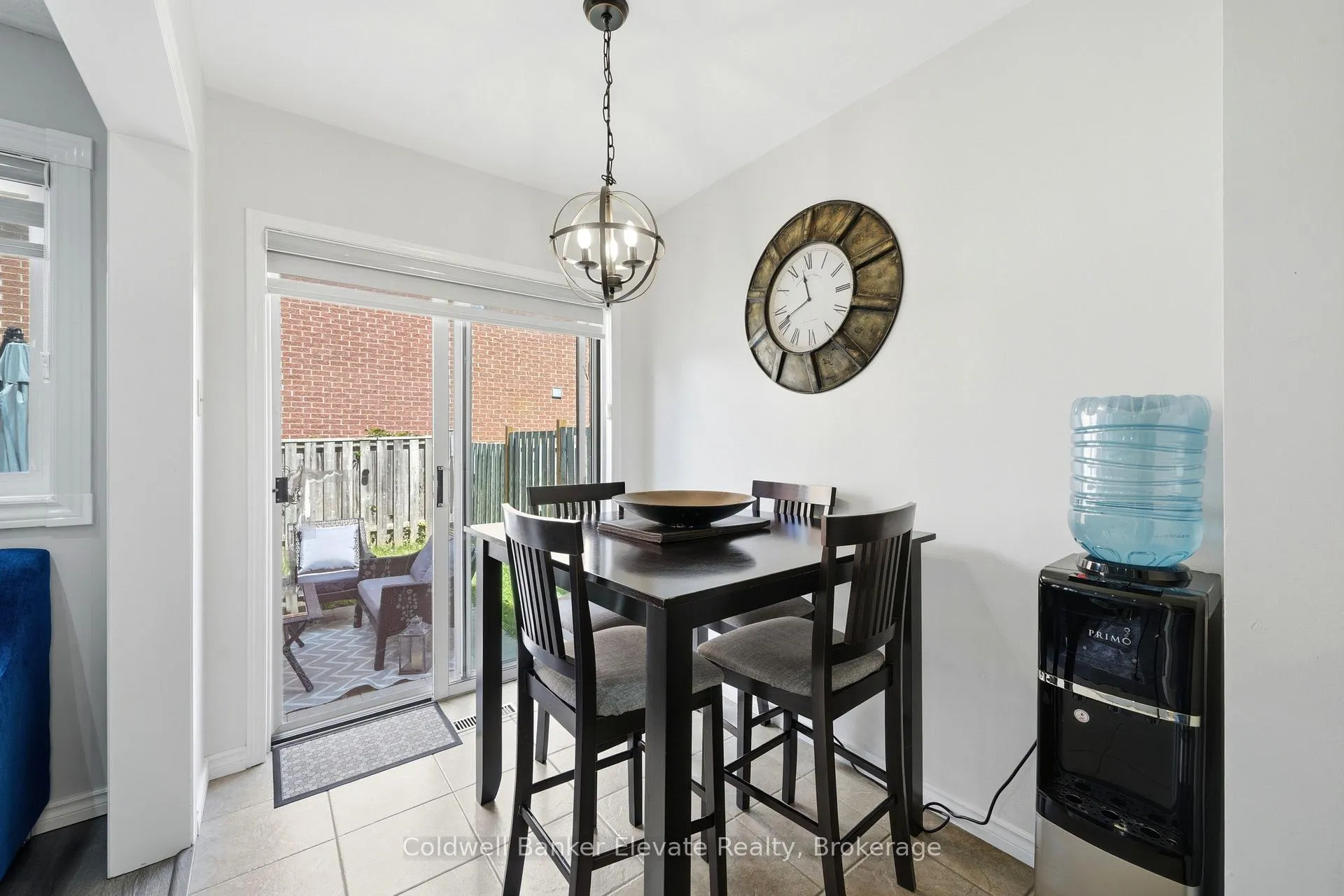 Photo 12 of 22 Goldenlight Circle, Brampton, Brampton West — HOMEH