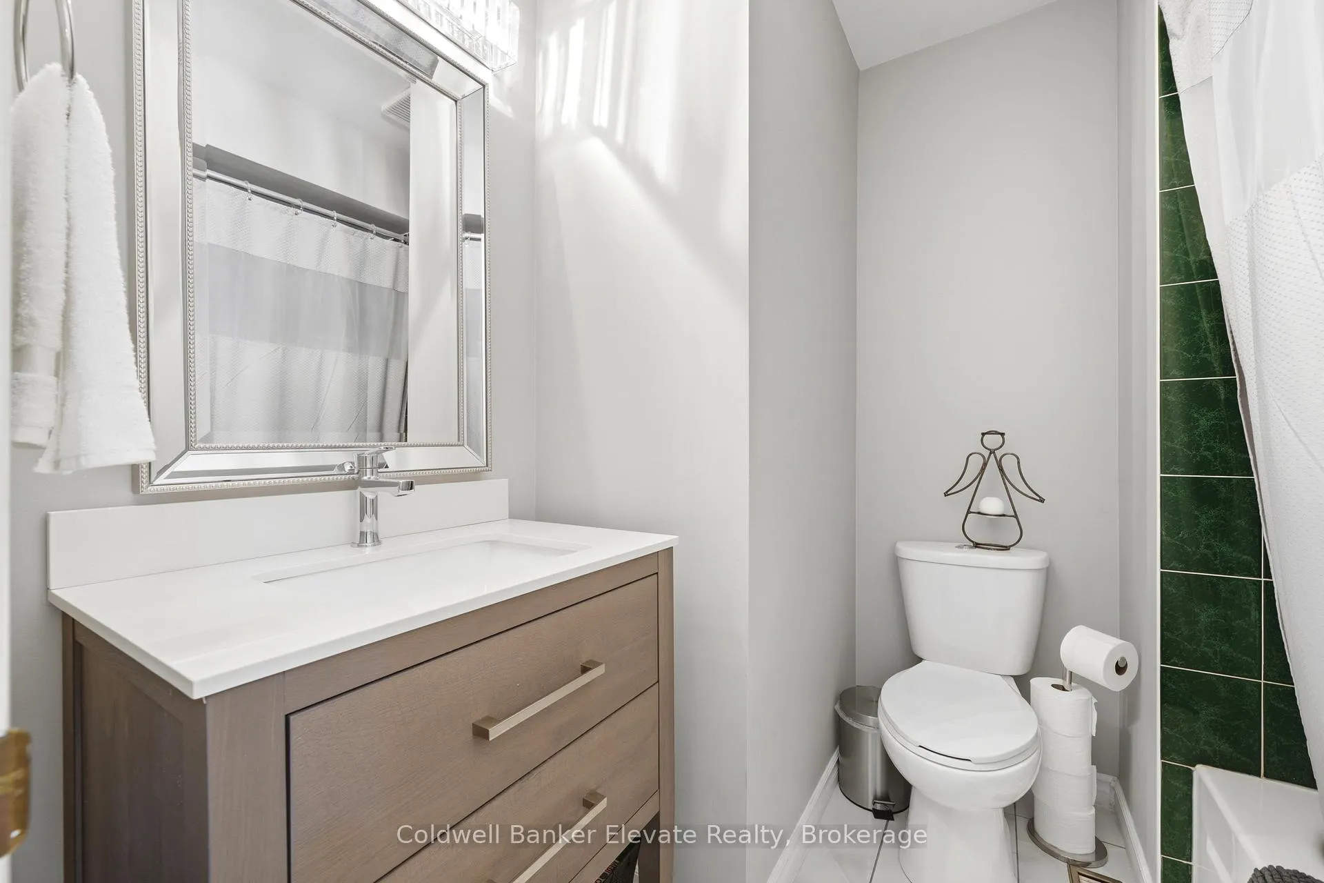 Photo 20 of 22 Goldenlight Circle, Brampton, Brampton West — HOMEH