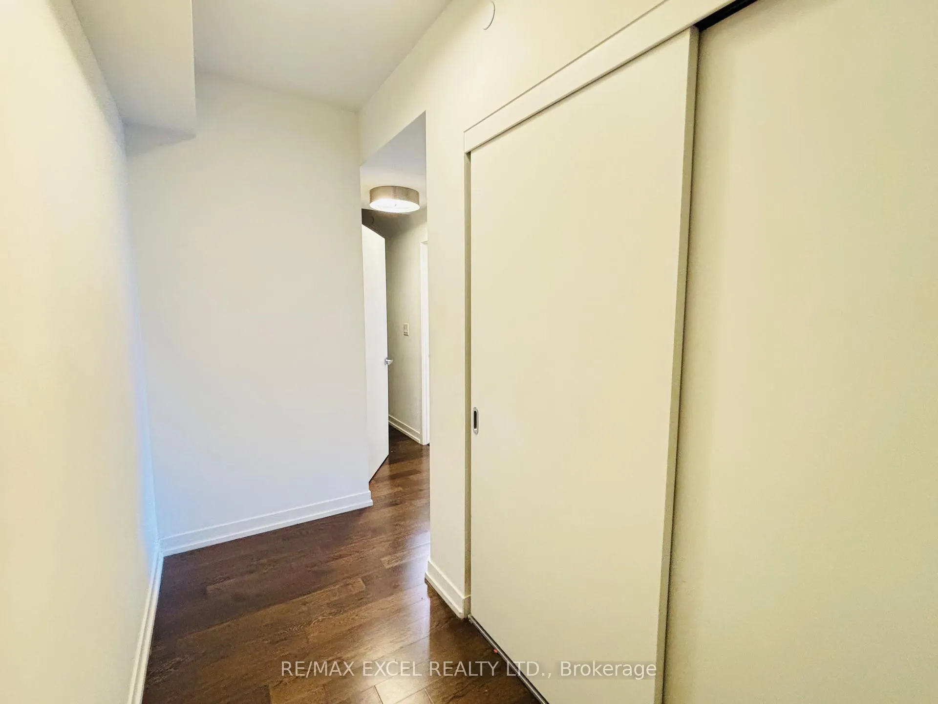 Photo 8 of Unit 901, 21 Widmer Street, Toronto, Waterfront Communities — HOMEH