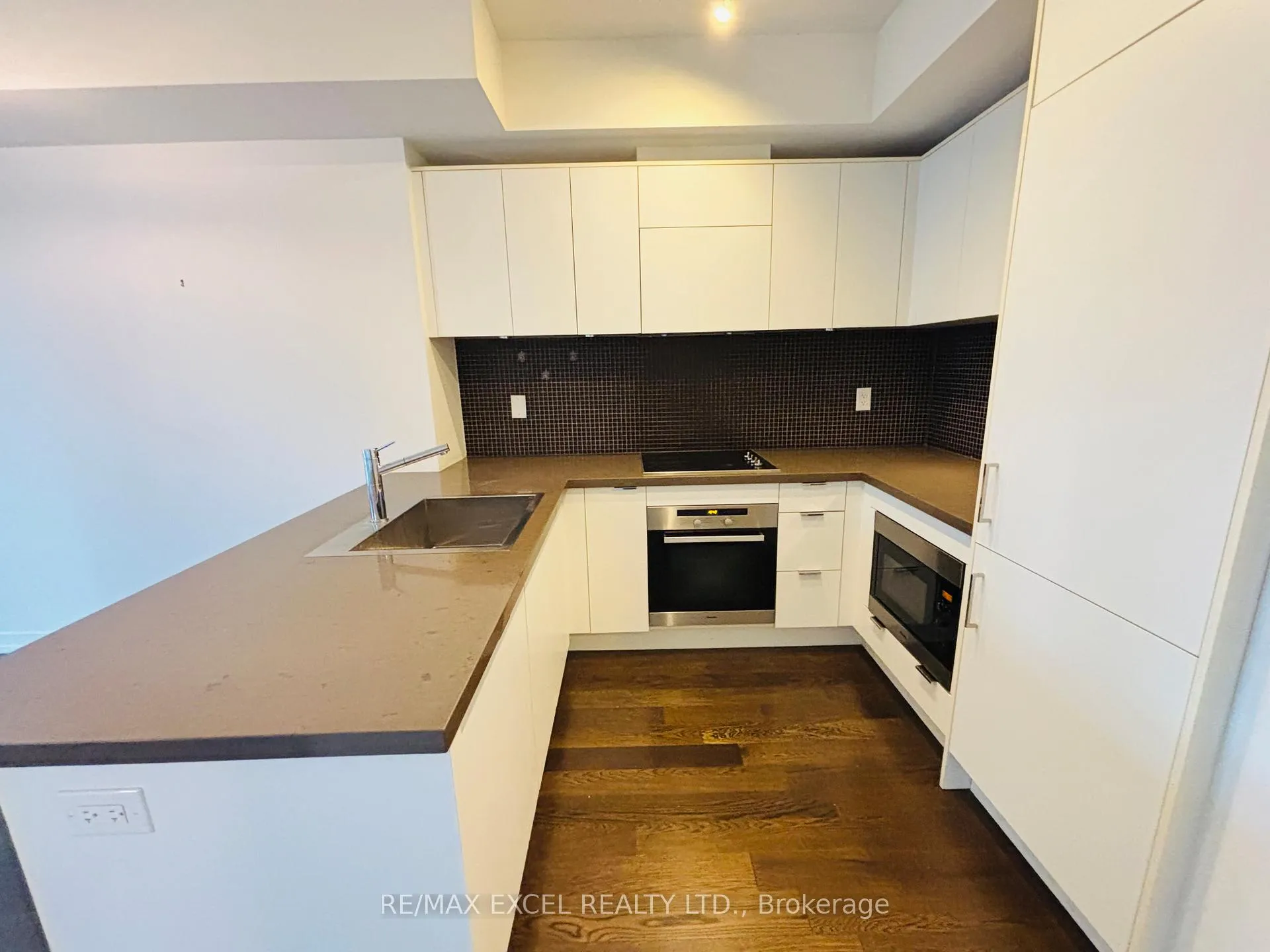 Photo 10 of Unit 901, 21 Widmer Street, Toronto, Waterfront Communities — HOMEH