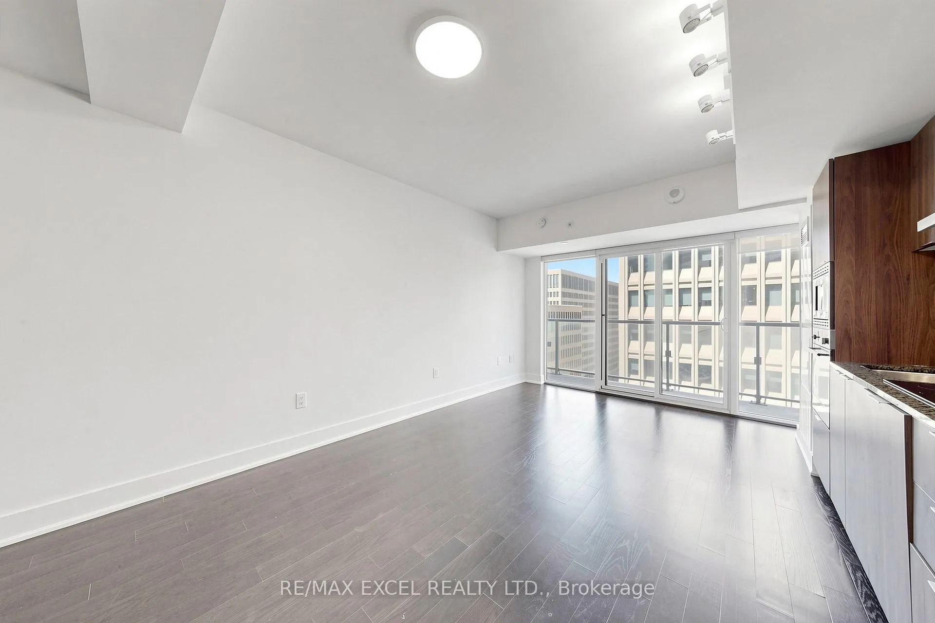 Photo 10 of Unit 1408, 955 Bay Street, Toronto, Bay Street Corridor — HOMEH