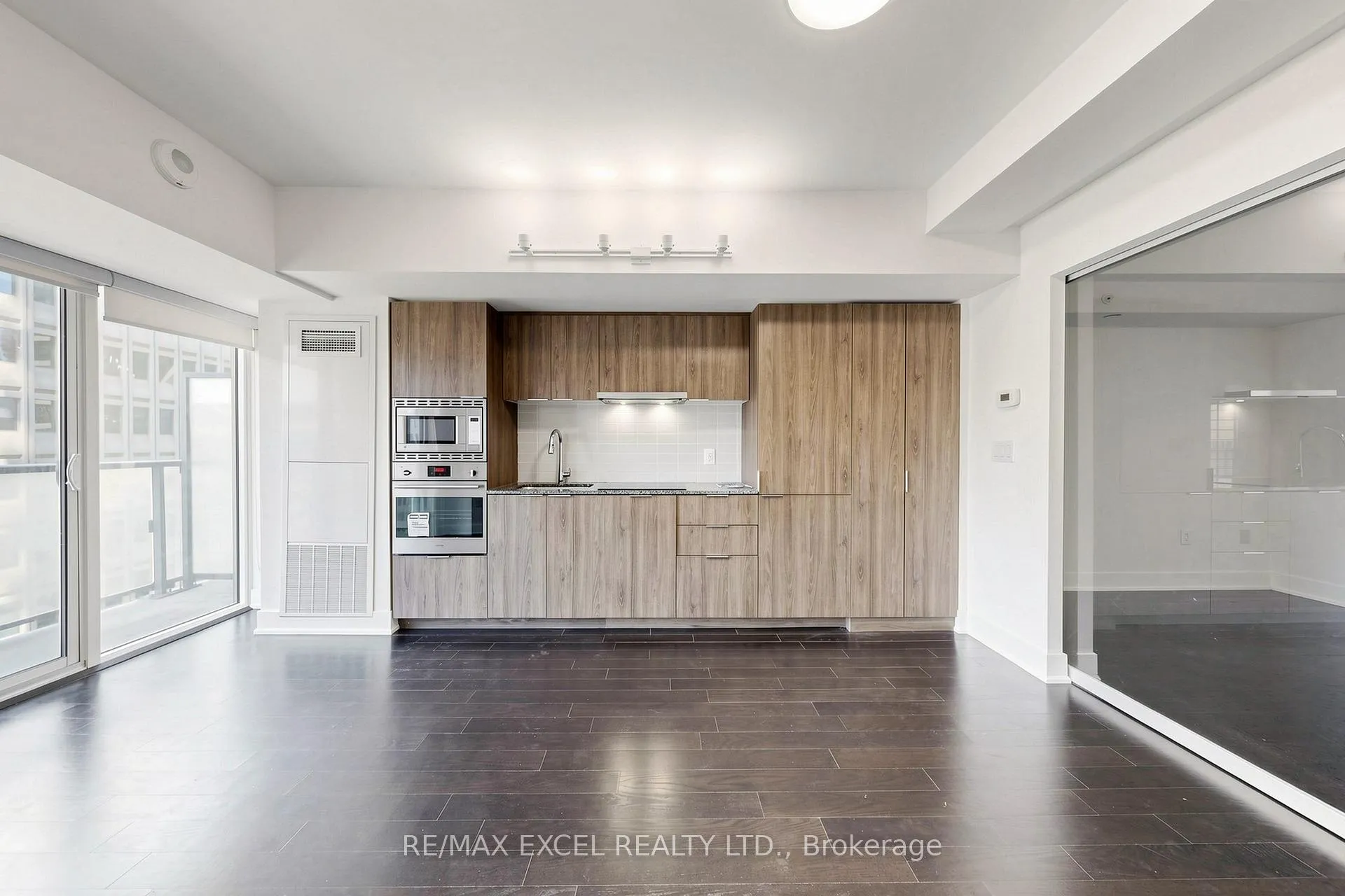 Photo 15 of Unit 1408, 955 Bay Street, Toronto, Bay Street Corridor — HOMEH