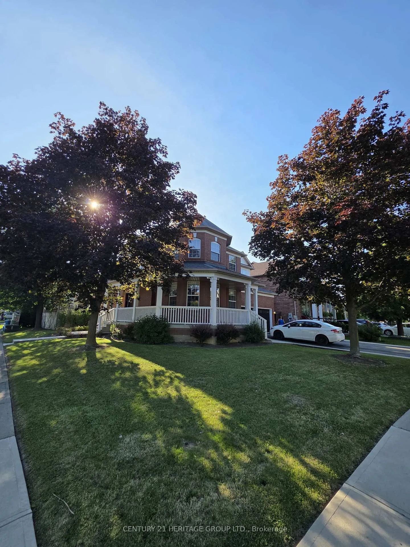 Photo 3 of 52 Brock Drive, Brampton, Vales of Castlemore — HOMEH