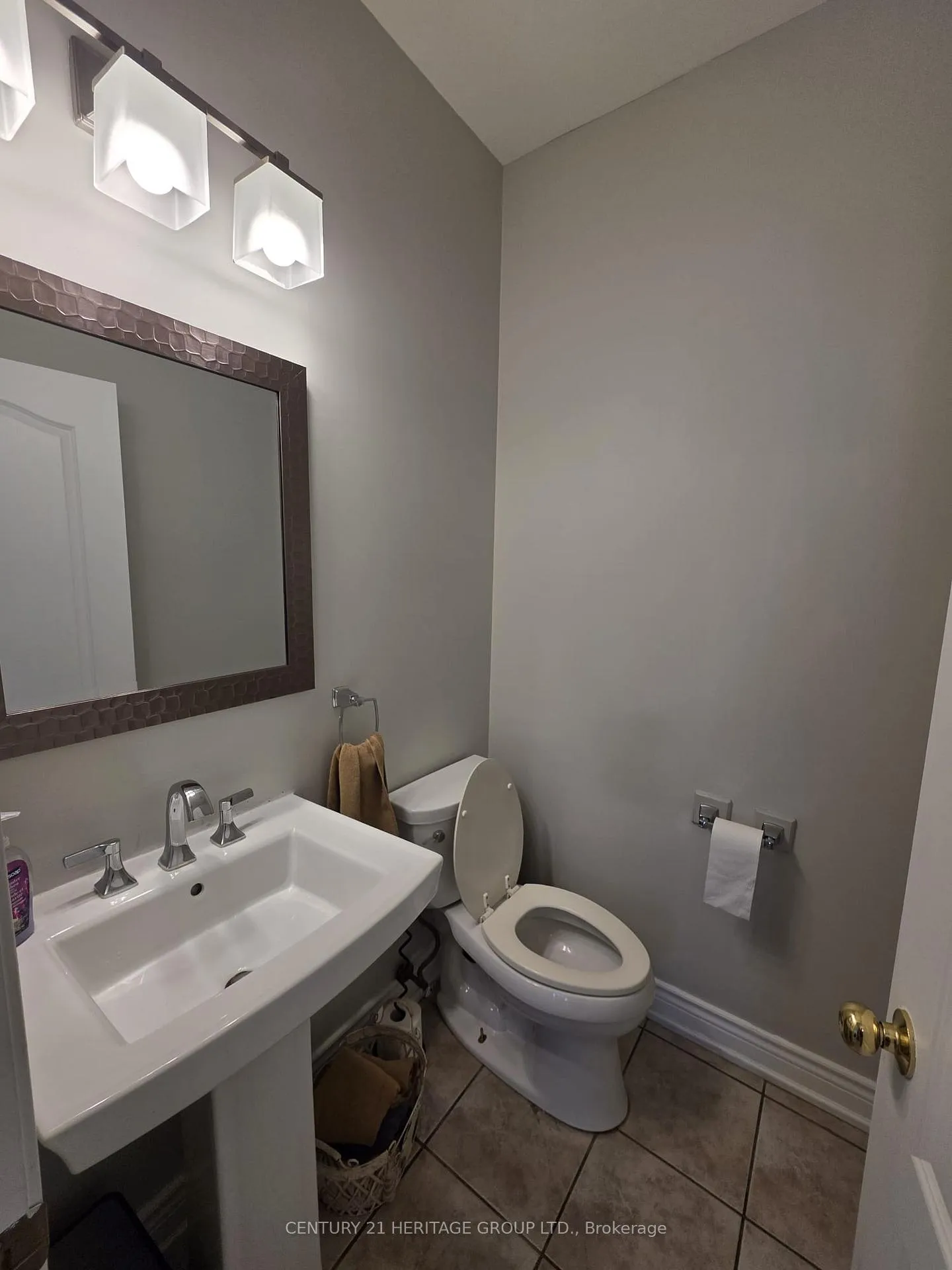 Photo 8 of 52 Brock Drive, Brampton, Vales of Castlemore — HOMEH