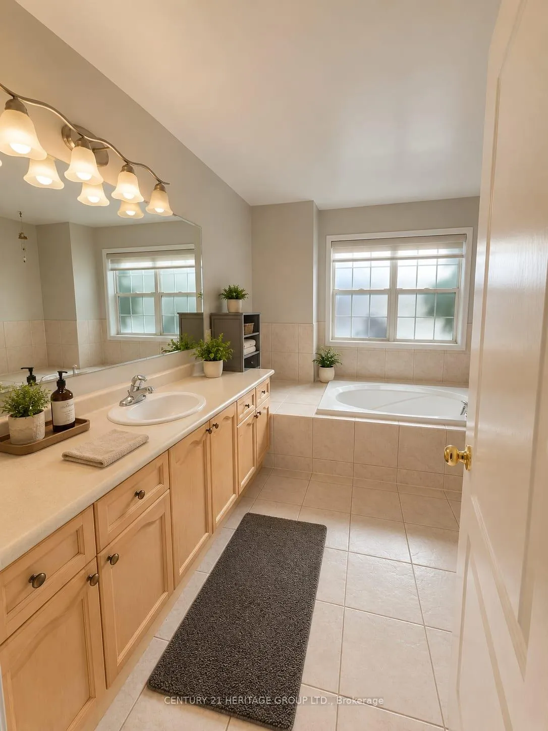 Photo 22 of 52 Brock Drive, Brampton, Vales of Castlemore — HOMEH