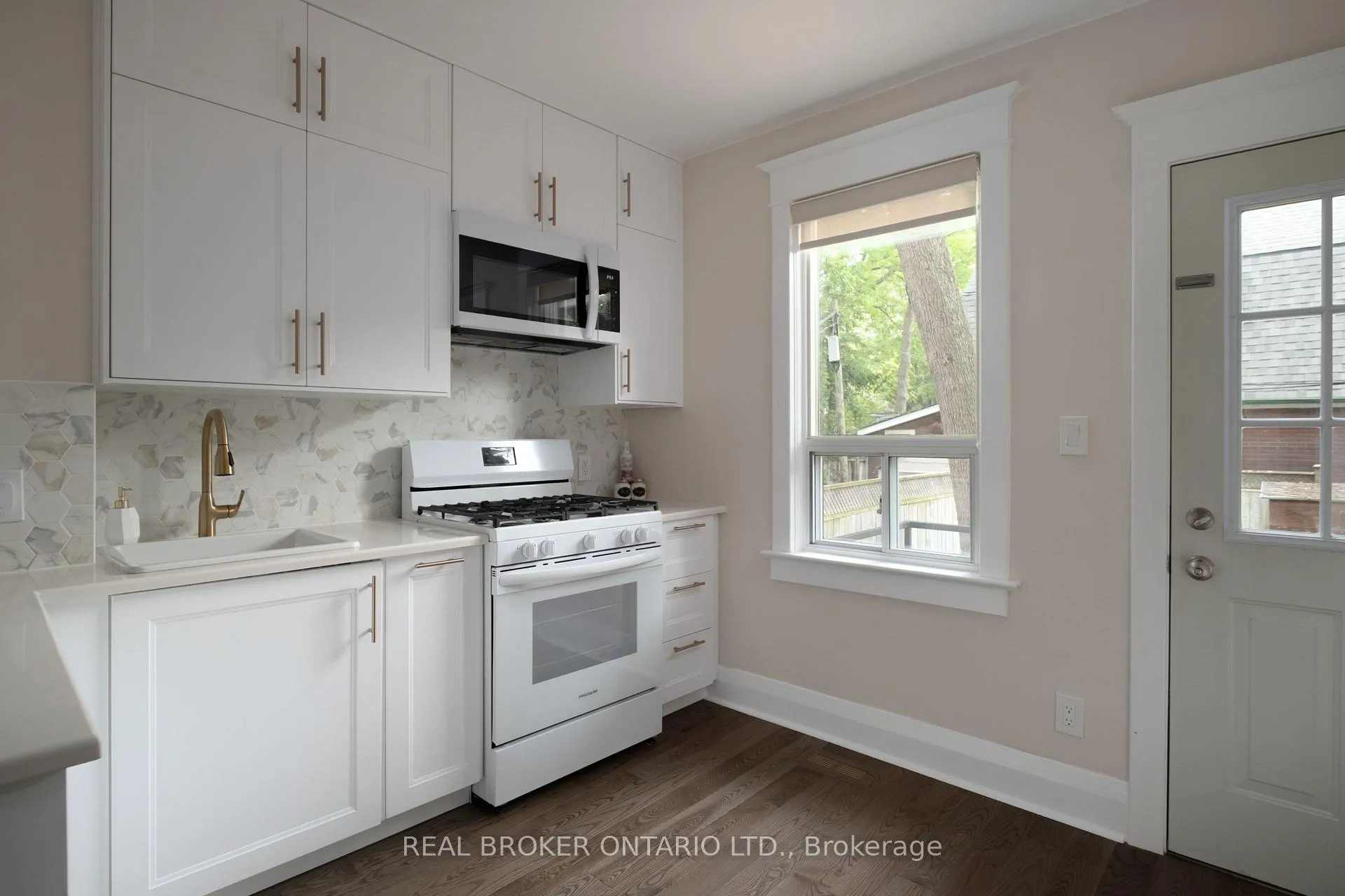 Photo 17 of 158 Oakcrest Avenue, Toronto, East End-Danforth — HOMEH