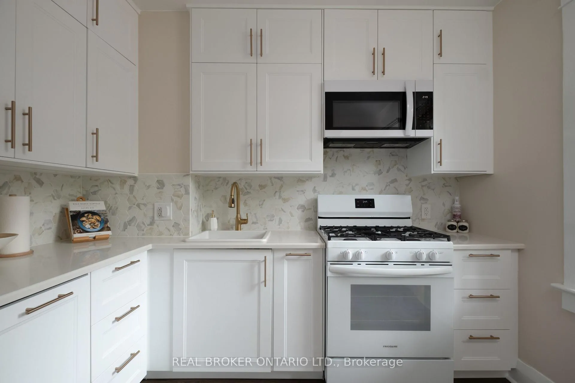 Photo 18 of 158 Oakcrest Avenue, Toronto, East End-Danforth — HOMEH