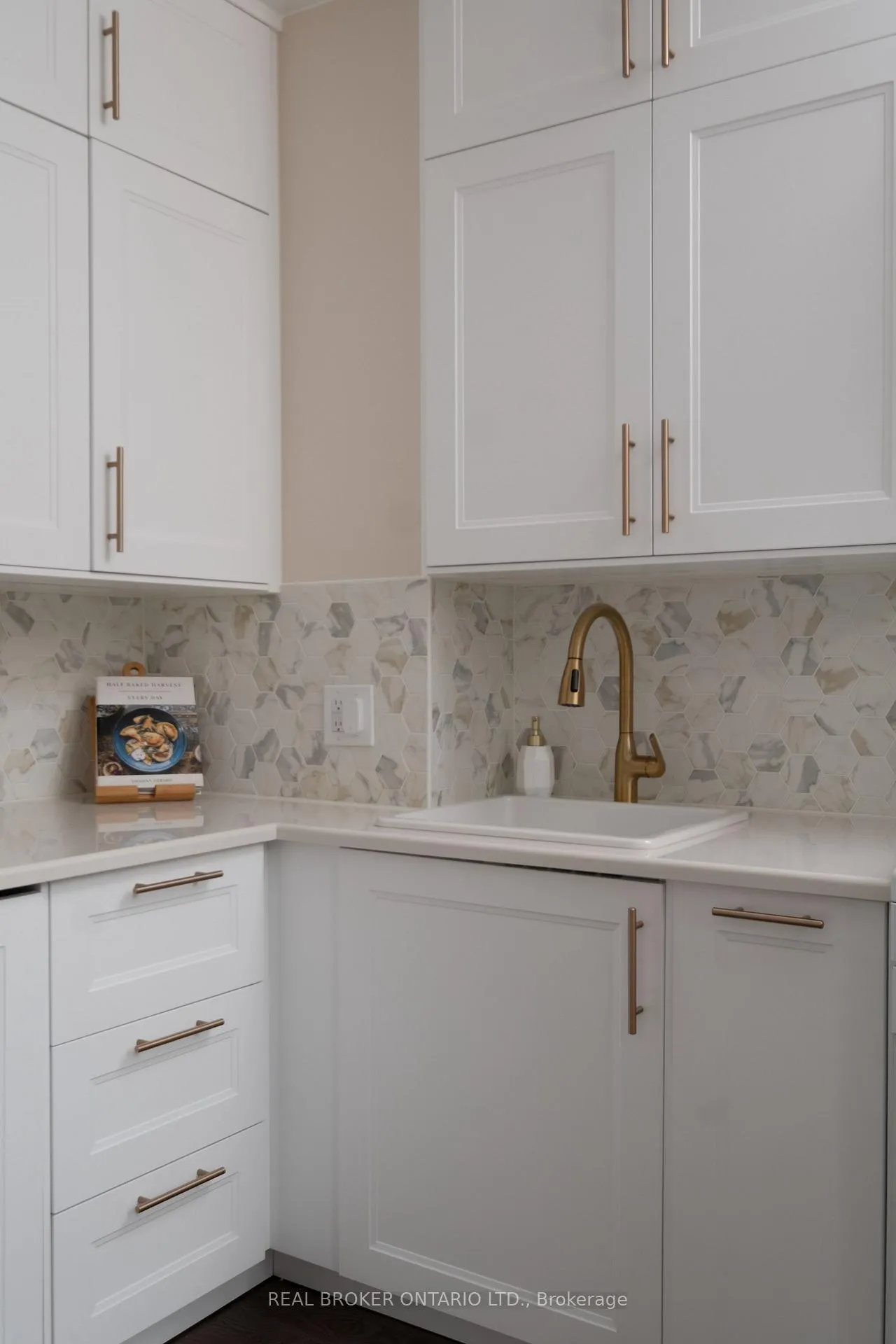 Photo 19 of 158 Oakcrest Avenue, Toronto, East End-Danforth — HOMEH