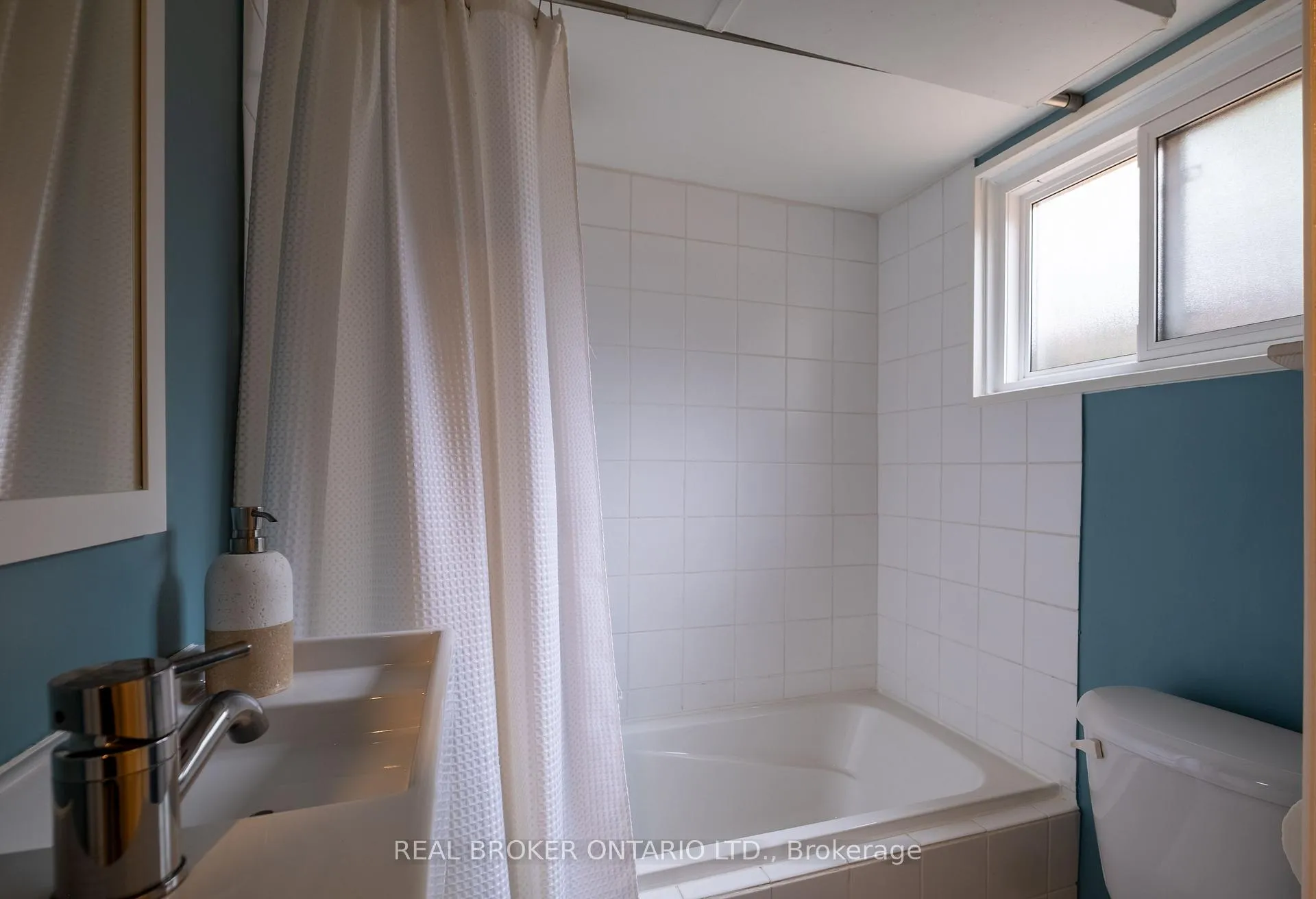 Photo 40 of 158 Oakcrest Avenue, Toronto, East End-Danforth — HOMEH