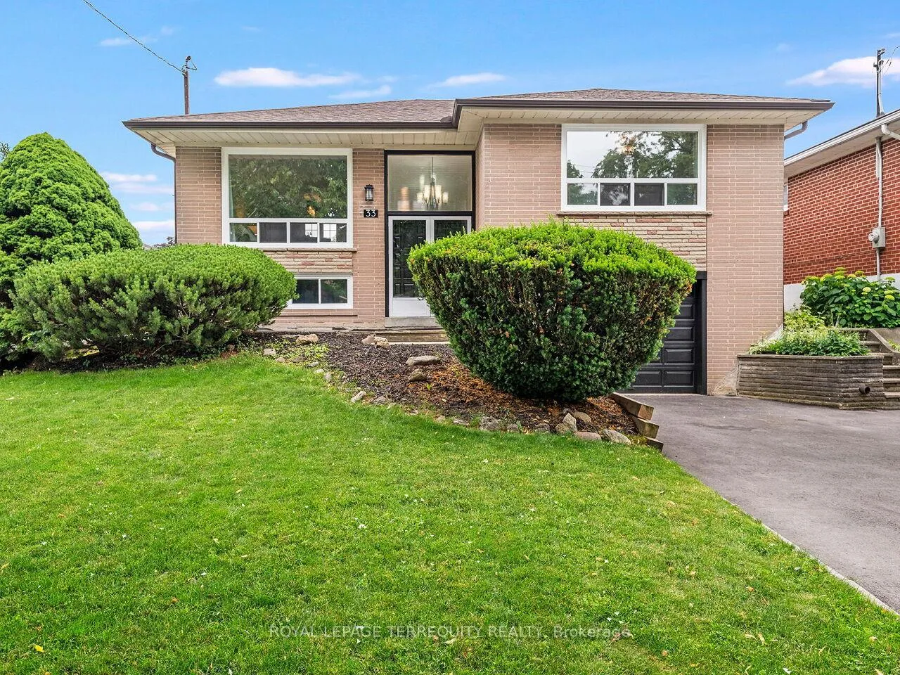 Photo 1 of 33 Ludgate Drive, Etobicoke, Rexdale-Kipling — HOMEH