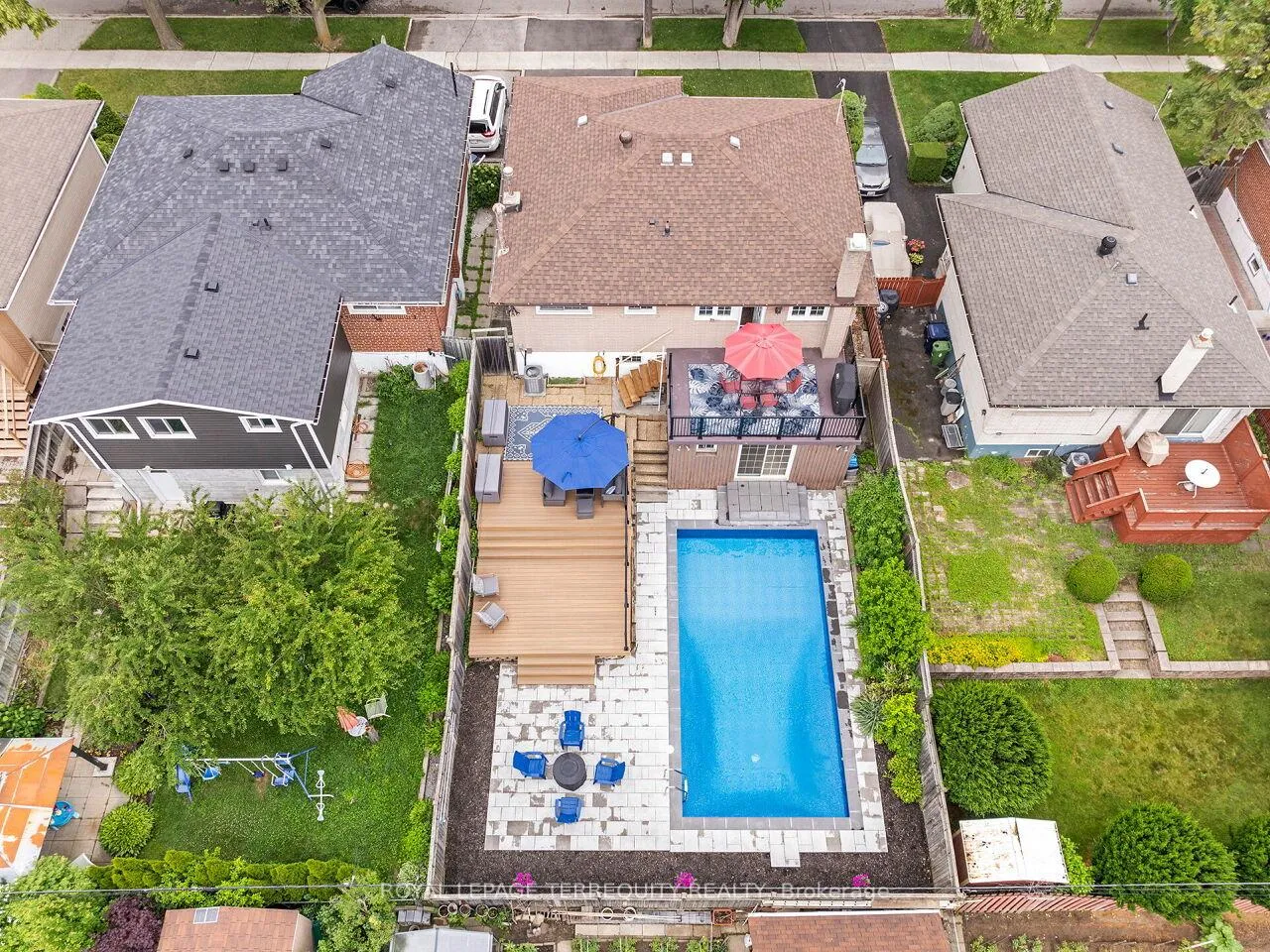 Photo 2 of 33 Ludgate Drive, Etobicoke, Rexdale-Kipling — HOMEH
