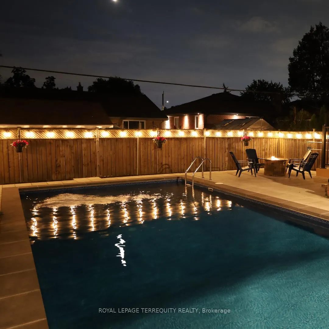 Photo 4 of 33 Ludgate Drive, Etobicoke, Rexdale-Kipling — HOMEH