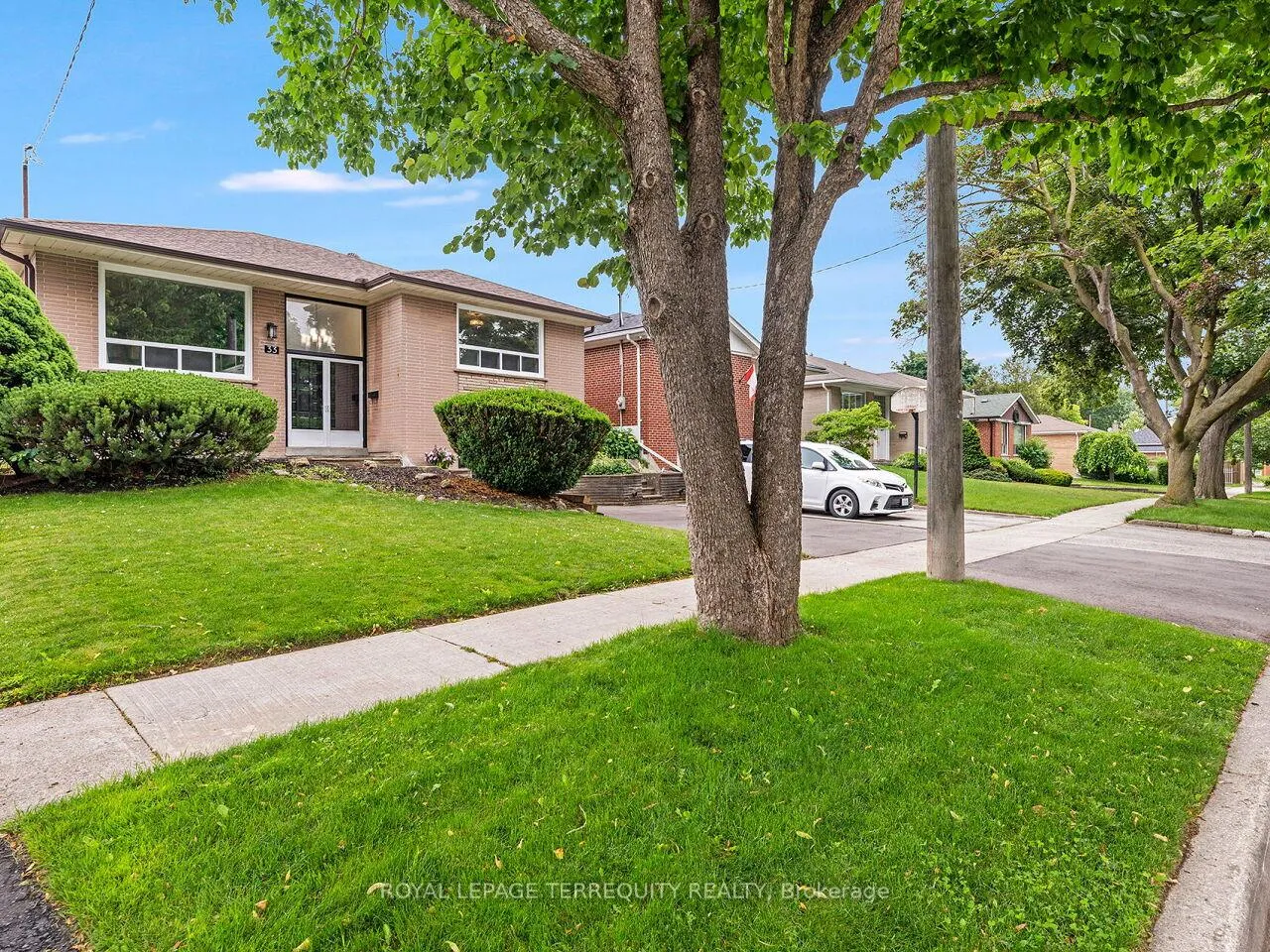 Photo 5 of 33 Ludgate Drive, Etobicoke, Rexdale-Kipling — HOMEH