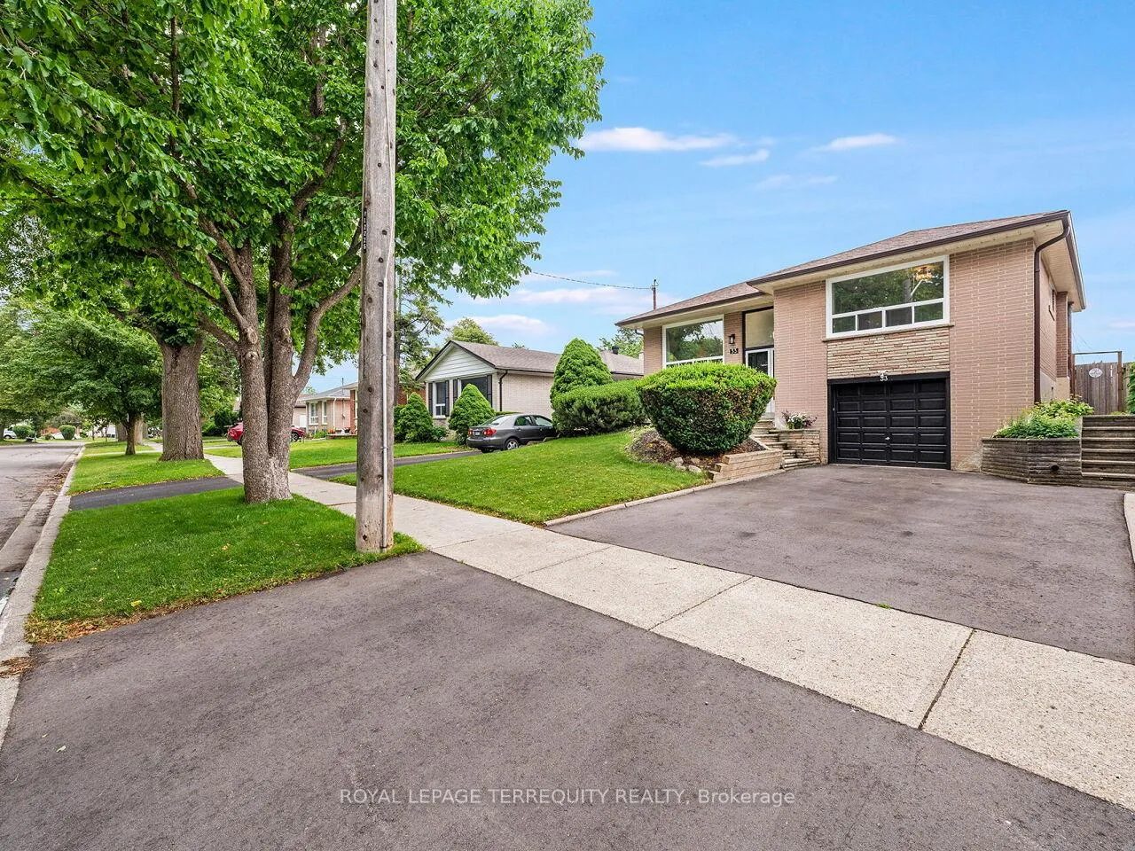 Photo 6 of 33 Ludgate Drive, Etobicoke, Rexdale-Kipling — HOMEH