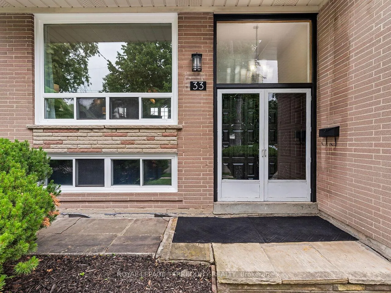 Photo 8 of 33 Ludgate Drive, Etobicoke, Rexdale-Kipling — HOMEH