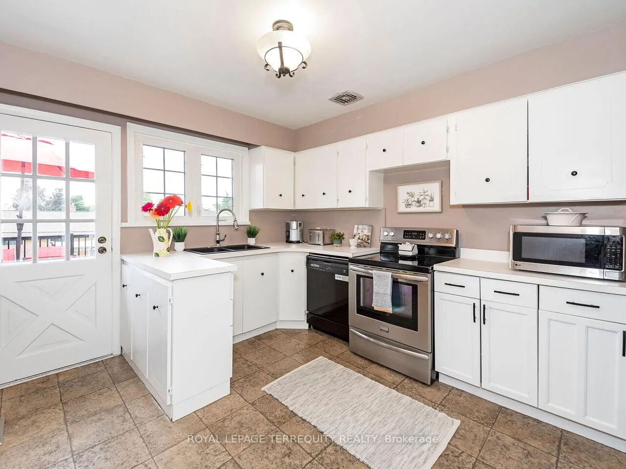 Photo 15 of 33 Ludgate Drive, Etobicoke, Rexdale-Kipling — HOMEH