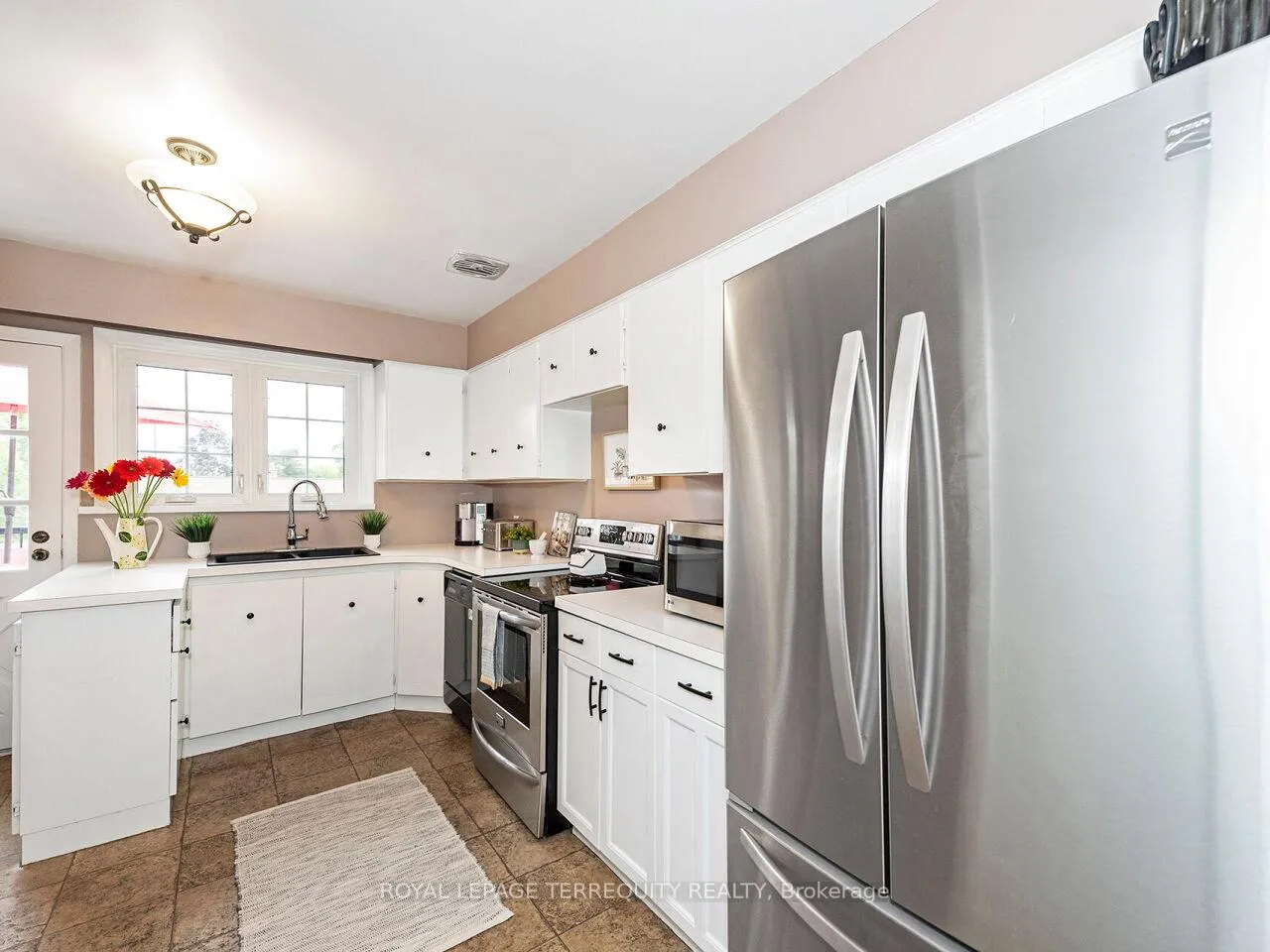 Photo 16 of 33 Ludgate Drive, Etobicoke, Rexdale-Kipling — HOMEH