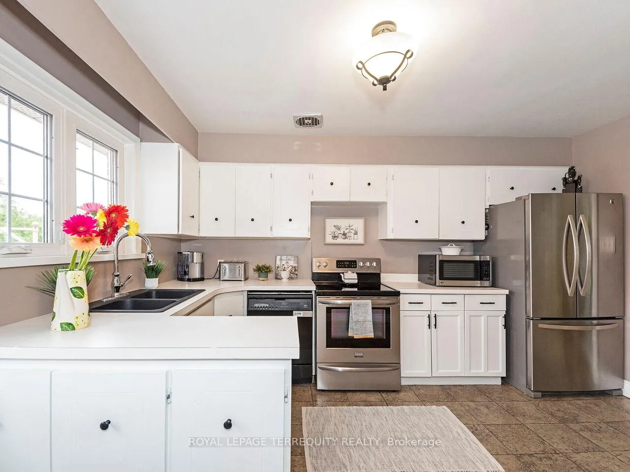 Photo 17 of 33 Ludgate Drive, Etobicoke, Rexdale-Kipling — HOMEH