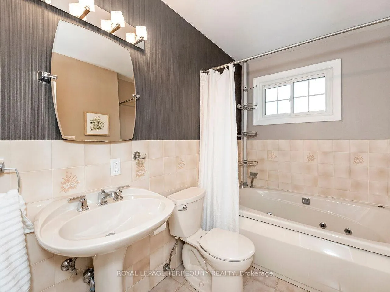Photo 20 of 33 Ludgate Drive, Etobicoke, Rexdale-Kipling — HOMEH
