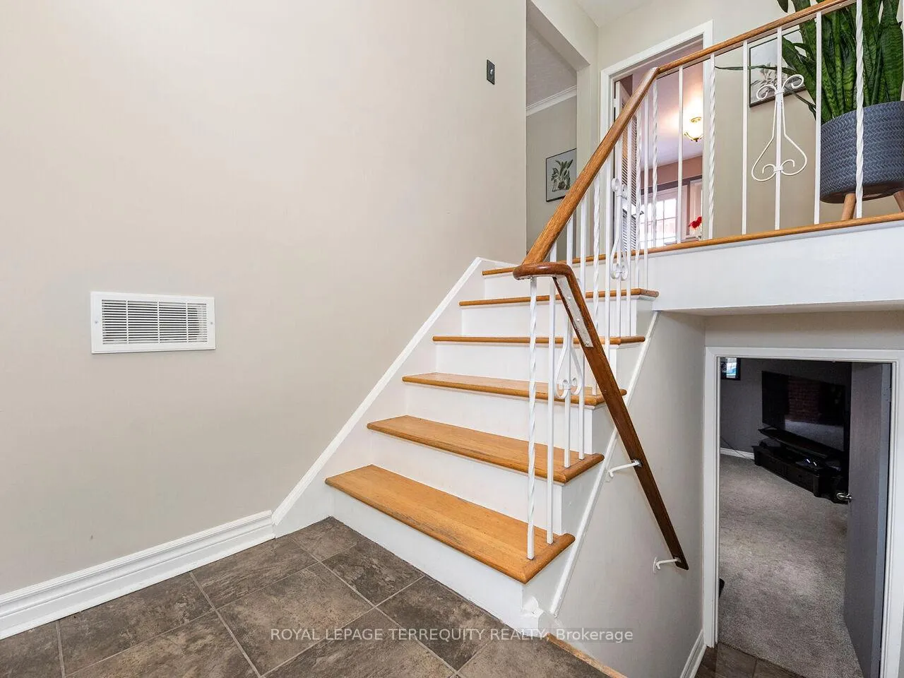 Photo 23 of 33 Ludgate Drive, Etobicoke, Rexdale-Kipling — HOMEH