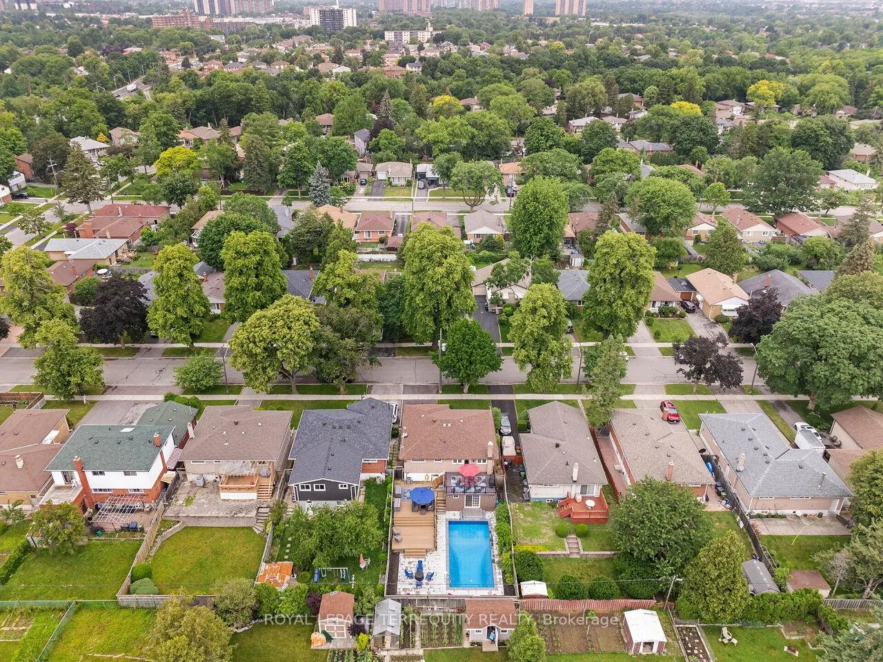 Photo 39 of 33 Ludgate Drive, Etobicoke, Rexdale-Kipling — HOMEH