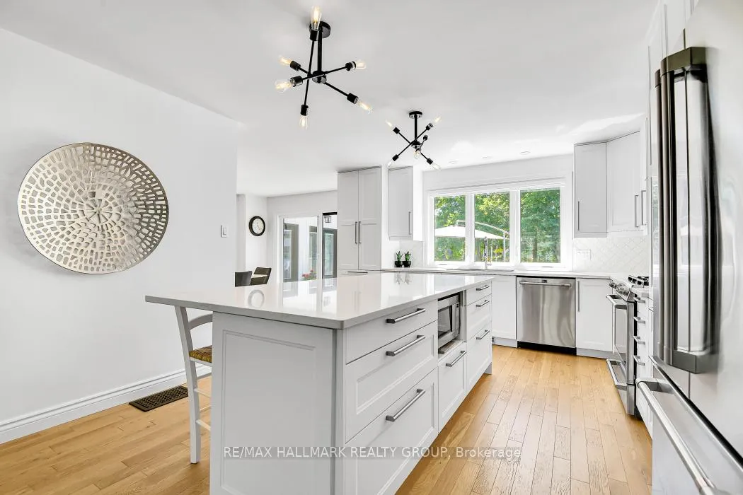 Photo 10 of 2 Swans Way N, Ottawa, Rothwell Heights — HOMEH