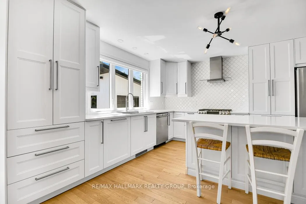 Photo 11 of 2 Swans Way N, Ottawa, Rothwell Heights — HOMEH