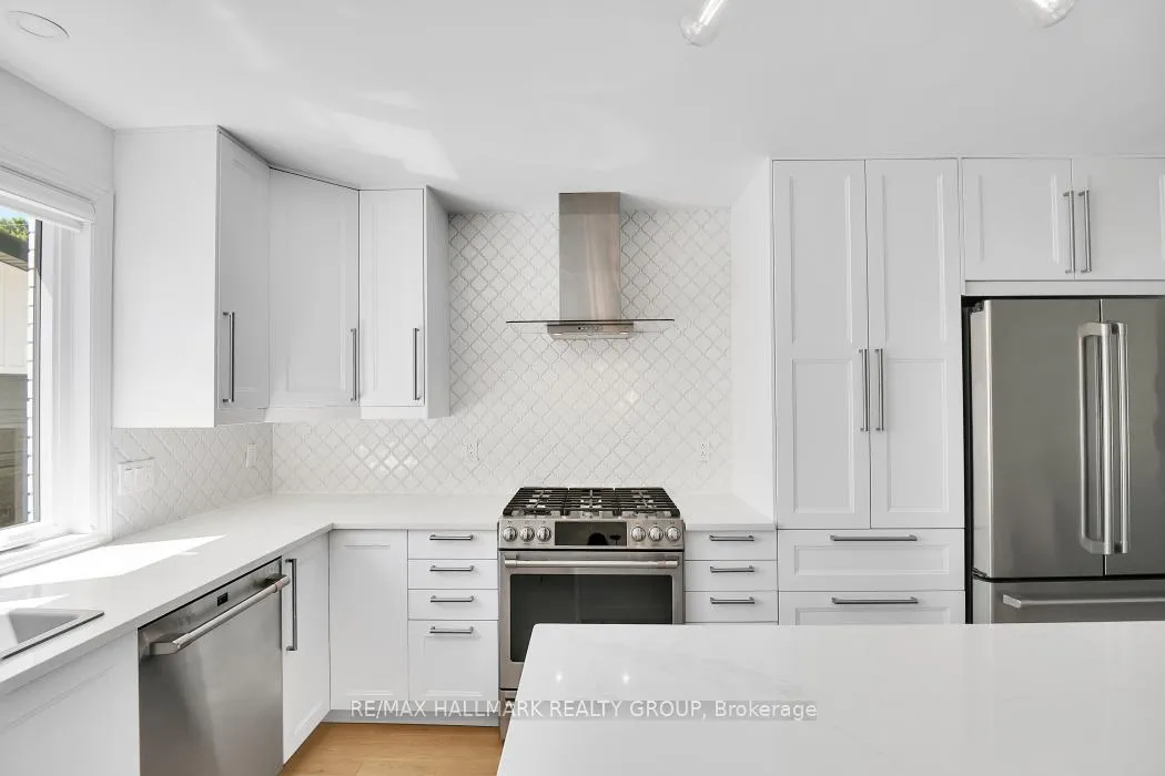 Photo 13 of 2 Swans Way N, Ottawa, Rothwell Heights — HOMEH