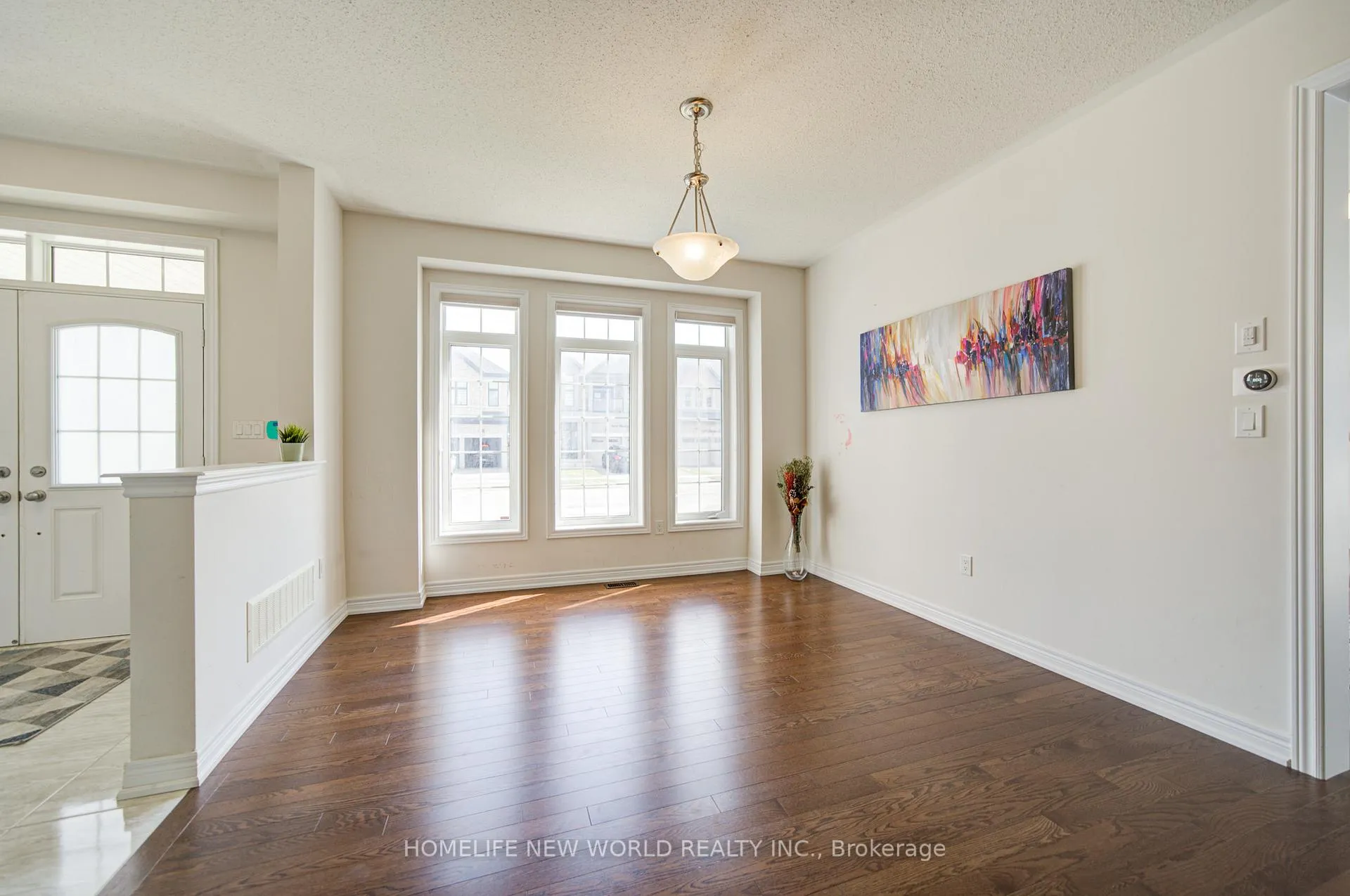 Photo 4 of 1 Stilton Avenue, Vaughan, Kleinburg — HOMEH