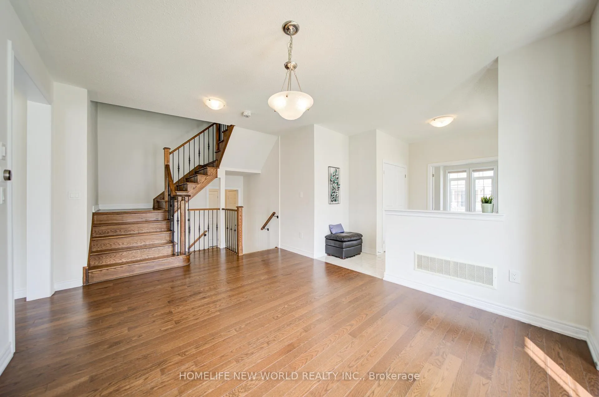Photo 5 of 1 Stilton Avenue, Vaughan, Kleinburg — HOMEH