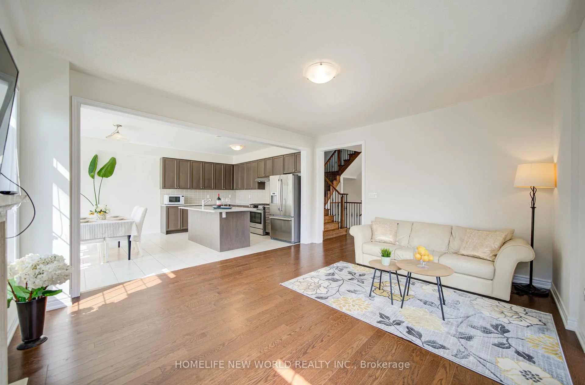 Photo 8 of 1 Stilton Avenue, Vaughan, Kleinburg — HOMEH