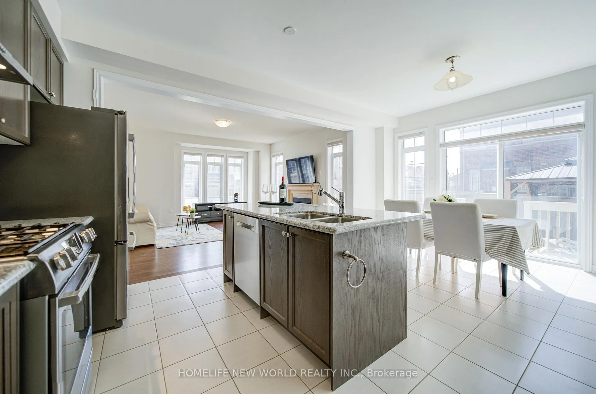 Photo 10 of 1 Stilton Avenue, Vaughan, Kleinburg — HOMEH