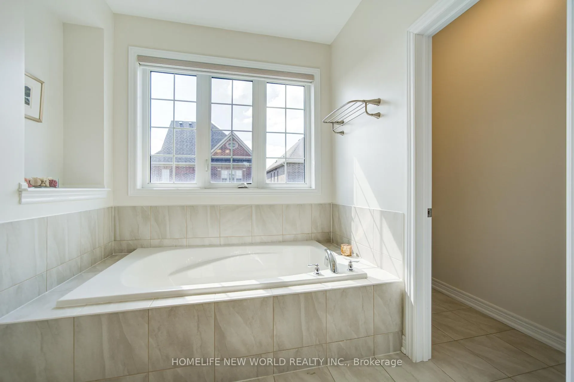 Photo 15 of 1 Stilton Avenue, Vaughan, Kleinburg — HOMEH