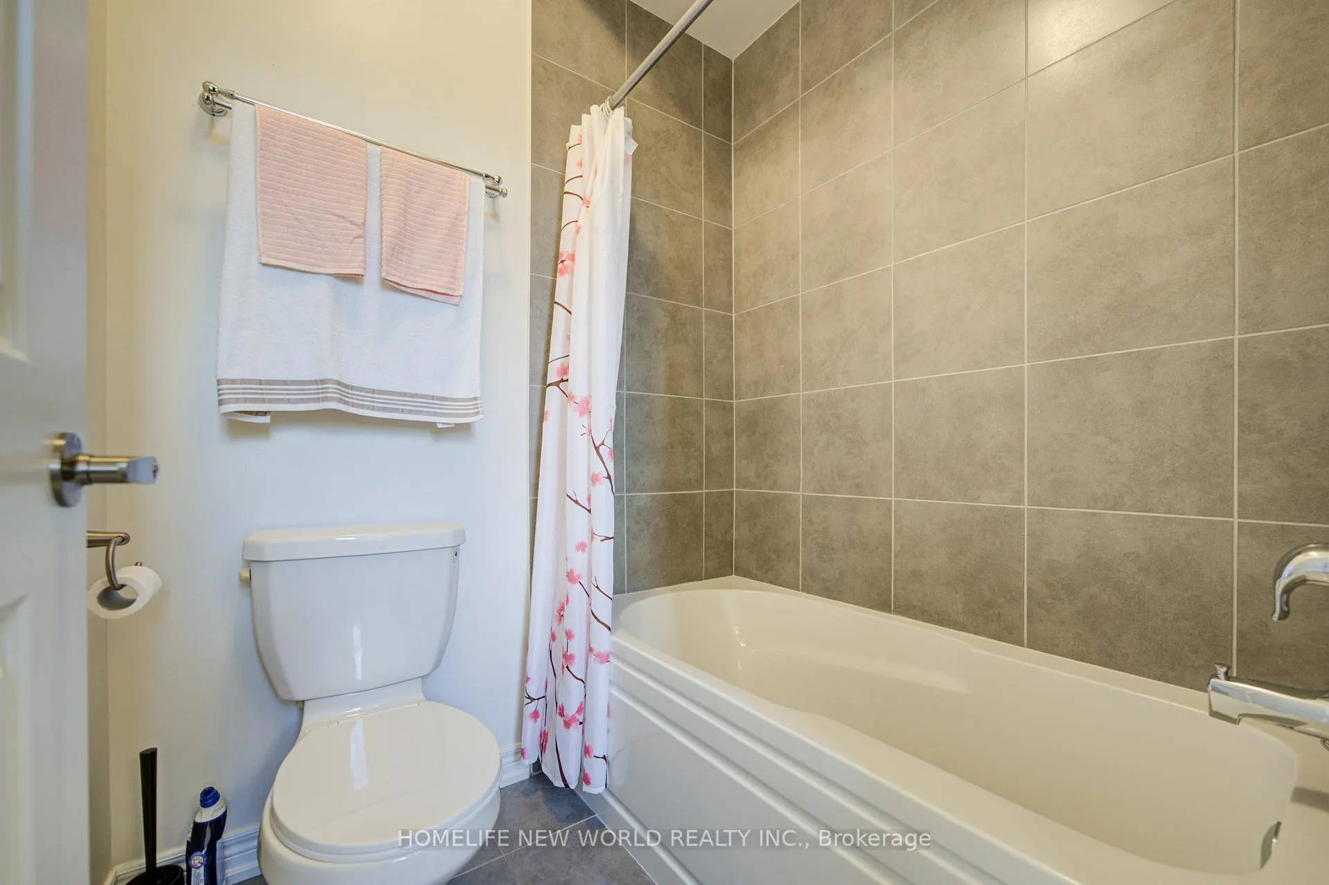 Photo 18 of 1 Stilton Avenue, Vaughan, Kleinburg — HOMEH
