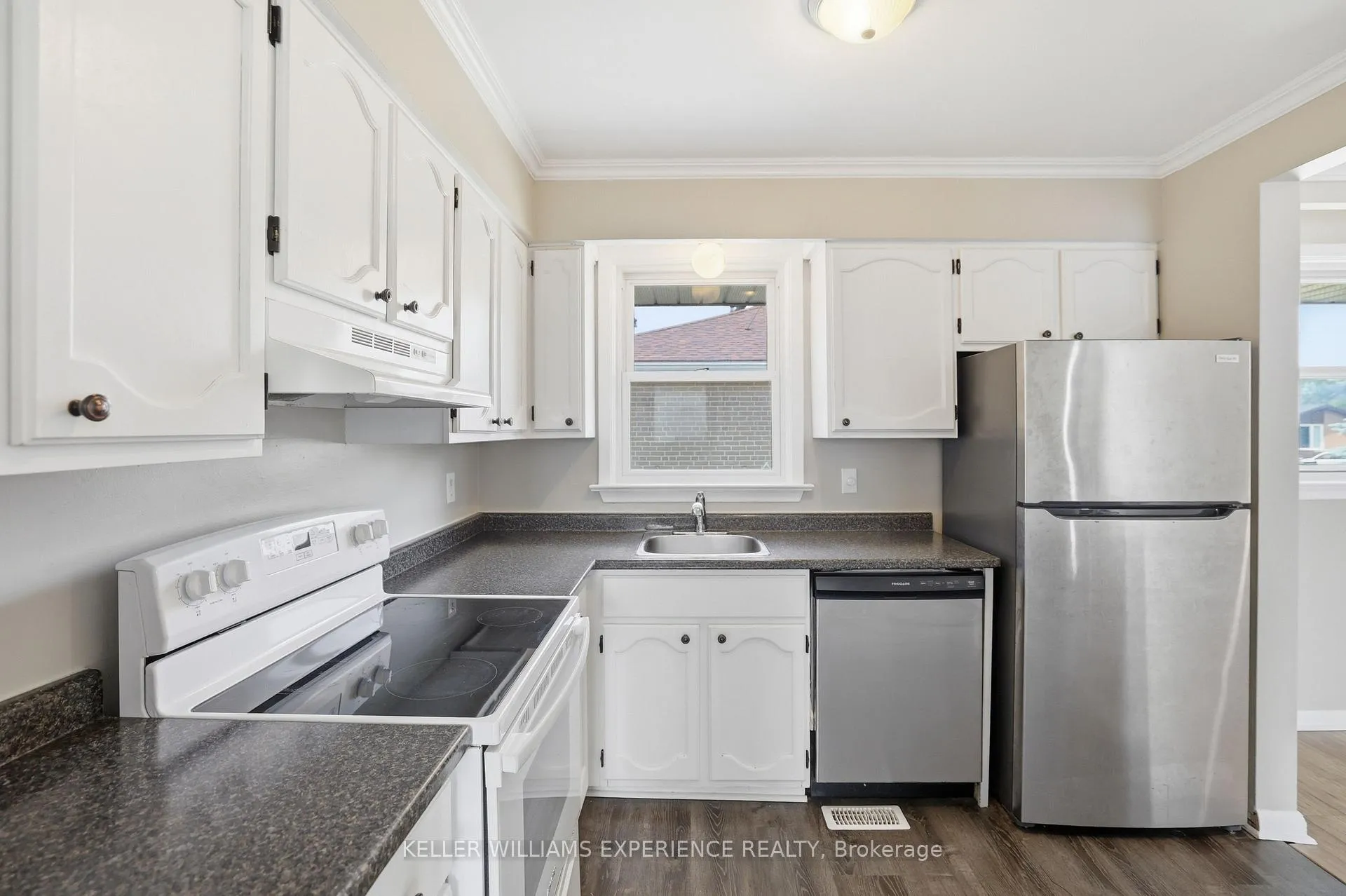Photo 19 of 620 Oak Street, Collingwood — HOMEH
