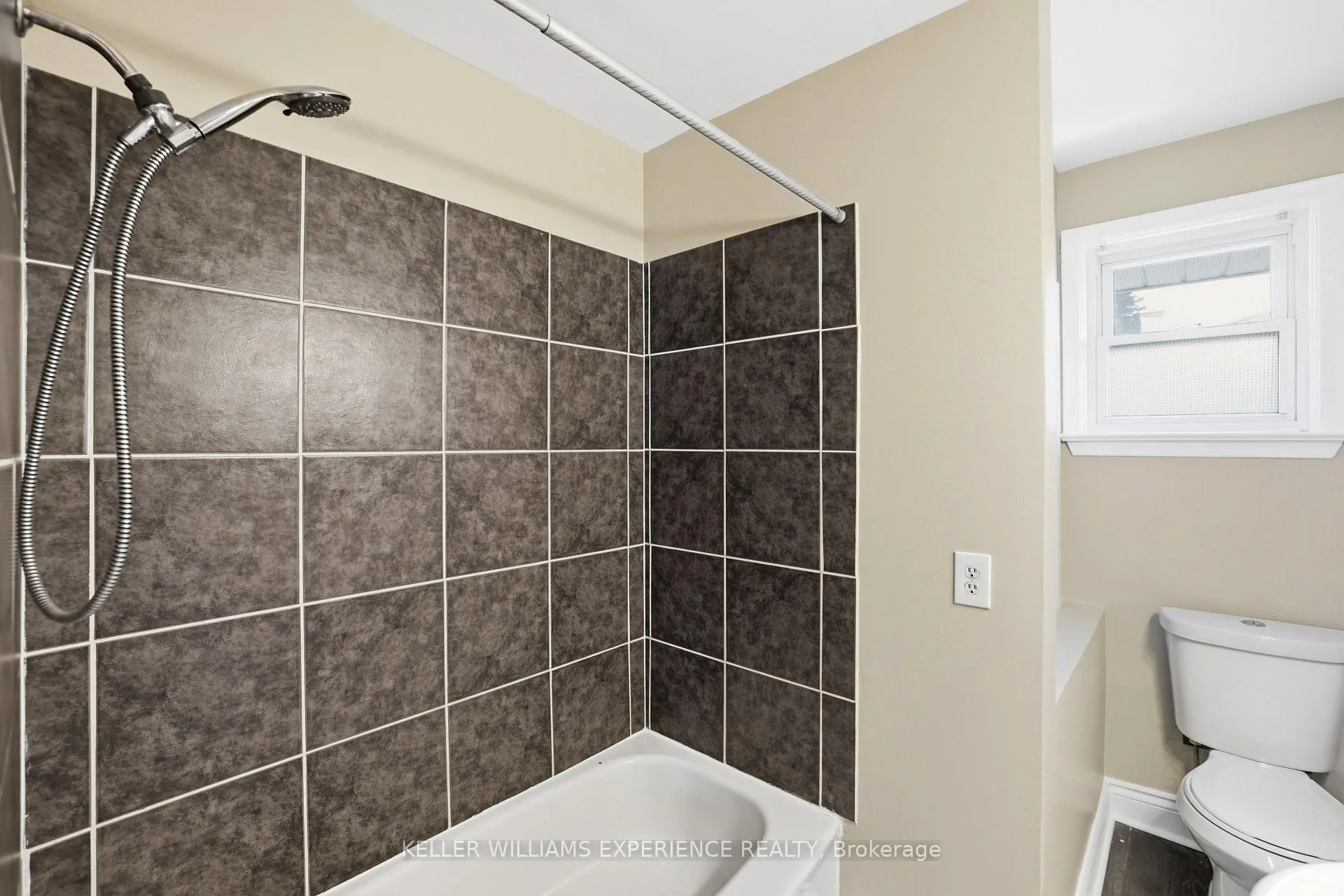 Photo 22 of 620 Oak Street, Collingwood — HOMEH