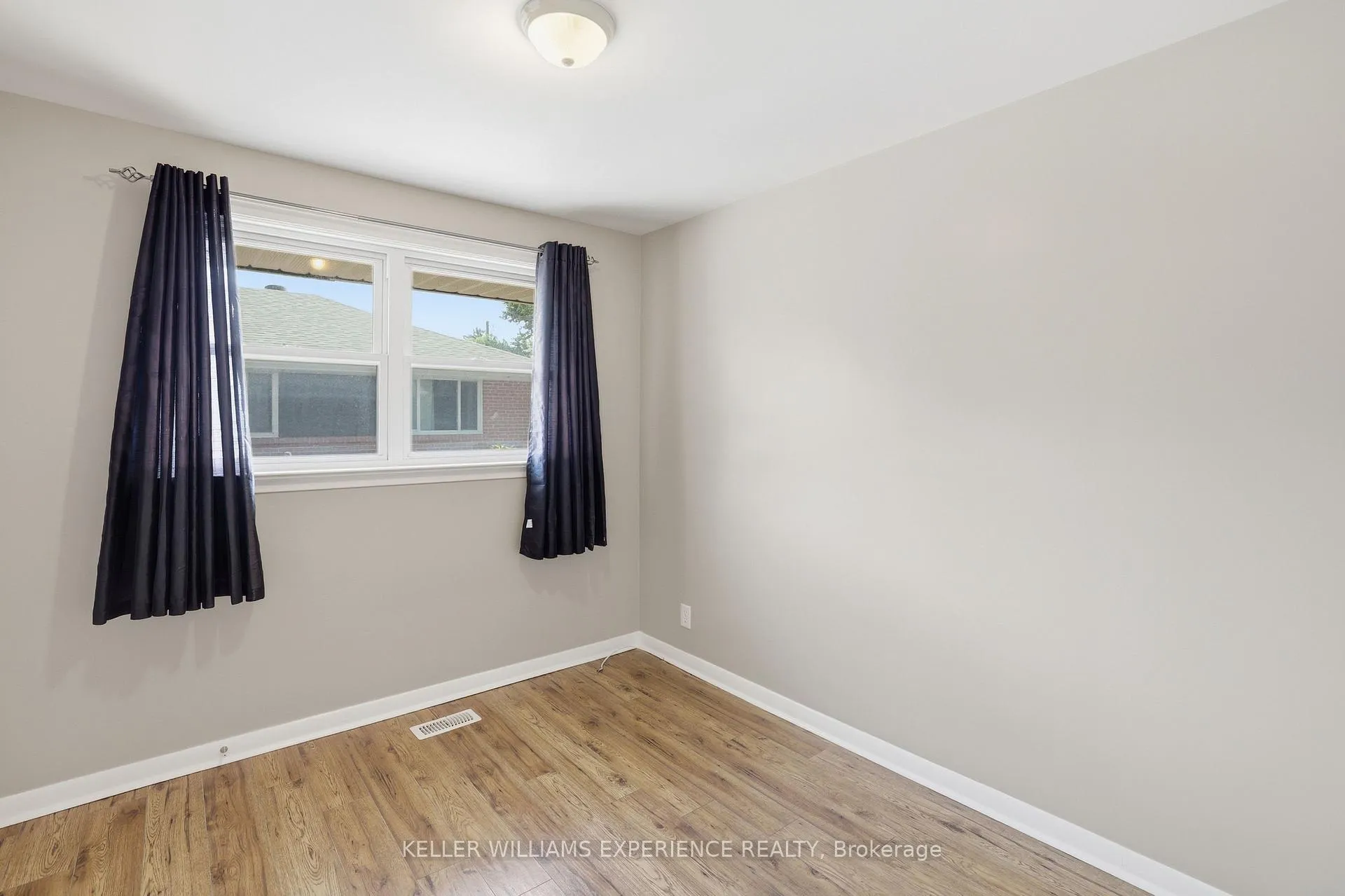 Photo 25 of 620 Oak Street, Collingwood — HOMEH