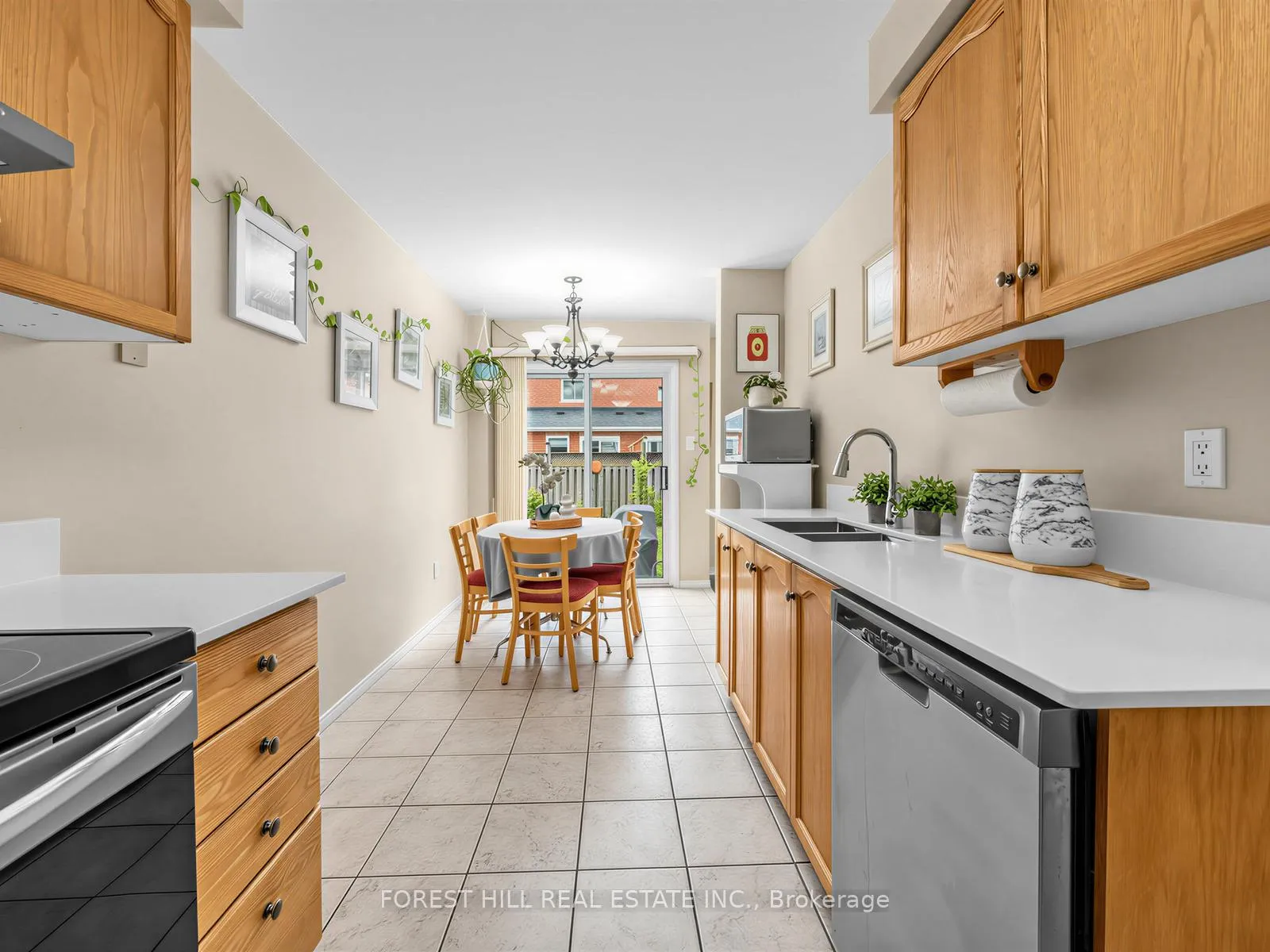 Photo 15 of 39 Prairie Rose Circle, Brampton, Sandringham-Wellington — HOMEH