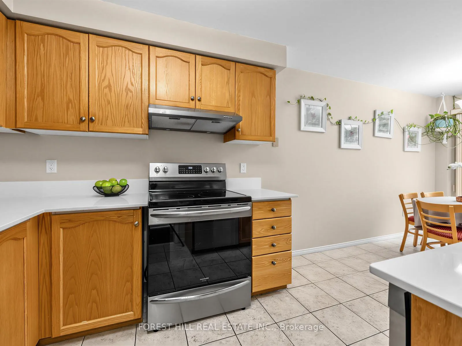 Photo 22 of 39 Prairie Rose Circle, Brampton, Sandringham-Wellington — HOMEH