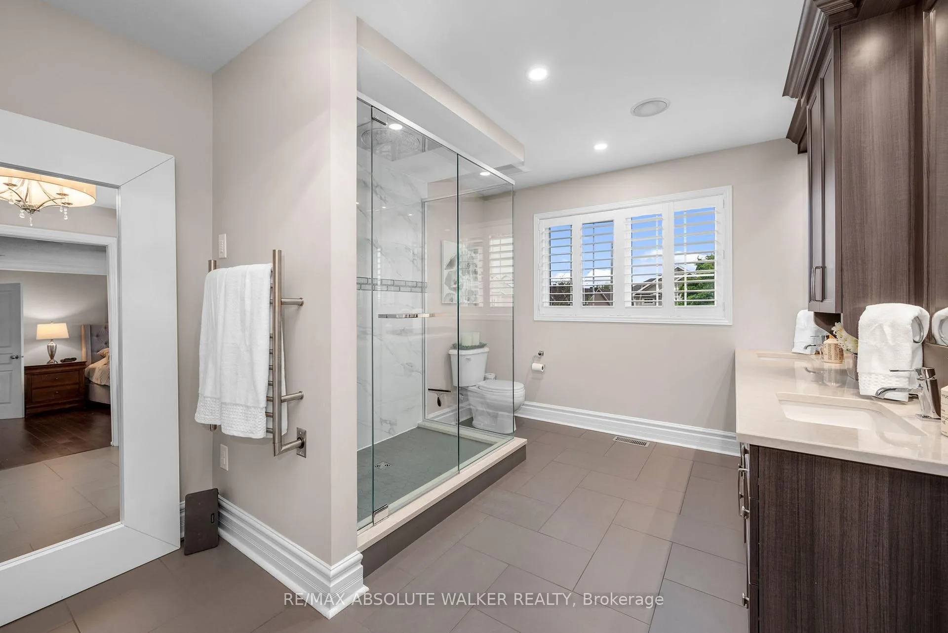 Photo 4 of 245 Lucinda Crescent, Ottawa, Mer Bleue/Bradley Estates/Anderson Park — HOMEH