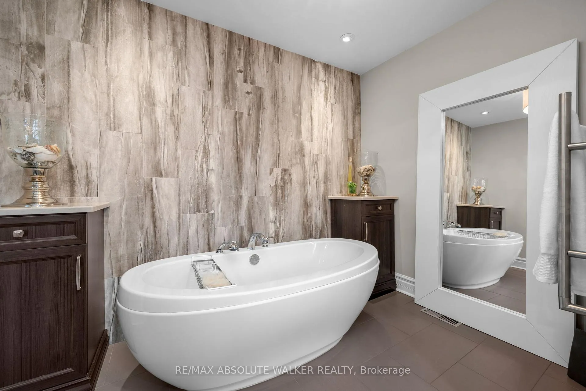 Photo 32 of 245 Lucinda Crescent, Ottawa, Mer Bleue/Bradley Estates/Anderson Park — HOMEH