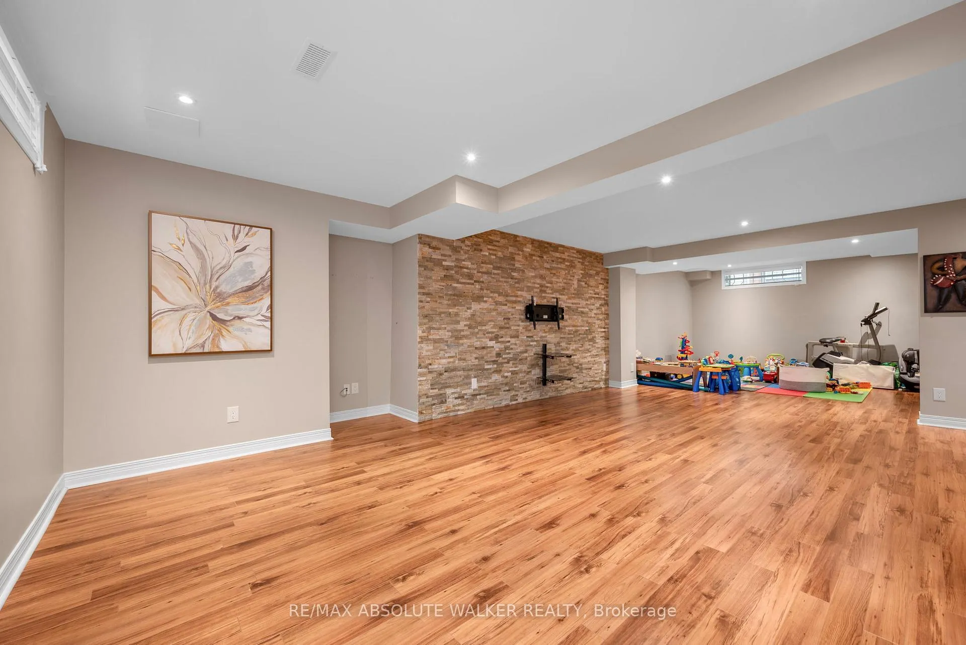 Photo 41 of 245 Lucinda Crescent, Ottawa, Mer Bleue/Bradley Estates/Anderson Park — HOMEH