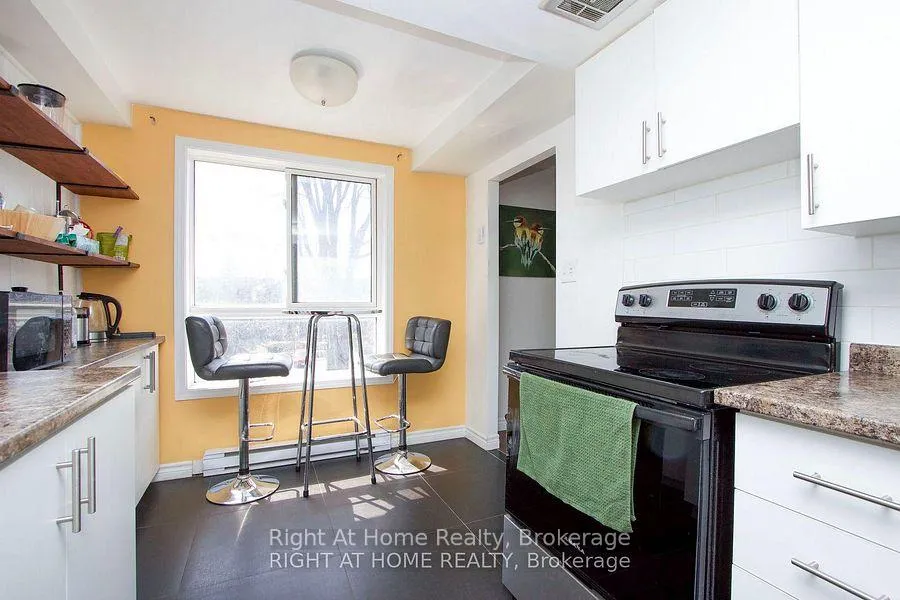 Photo 3 of Unit 79, 53 Taunton Road E, Oshawa, Centennial — HOMEH
