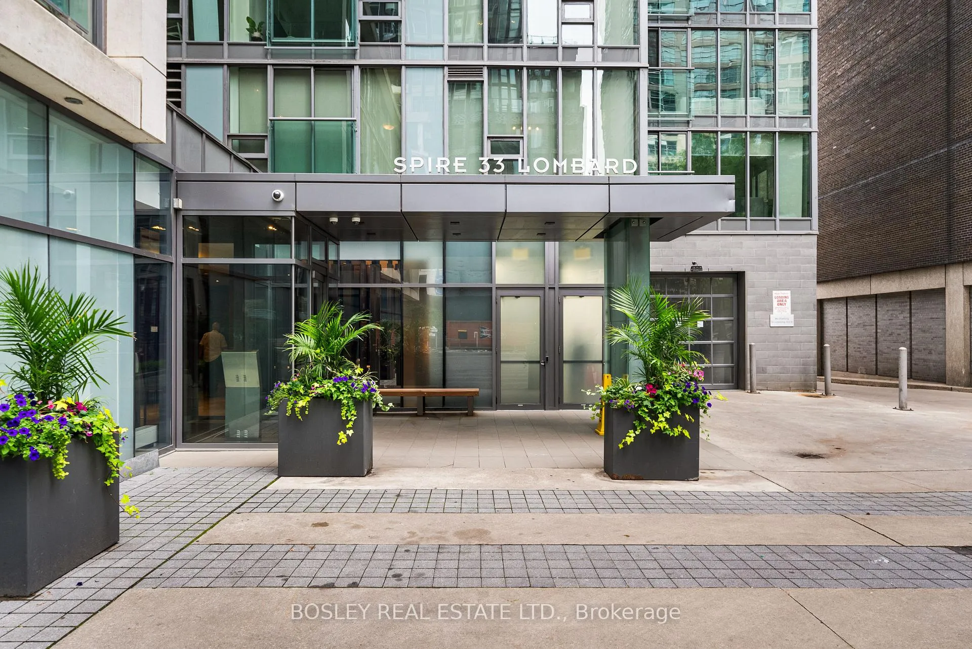 Photo 2 of Unit 1303, 33 Lombard Street, Toronto, Church-Yonge Corridor — HOMEH