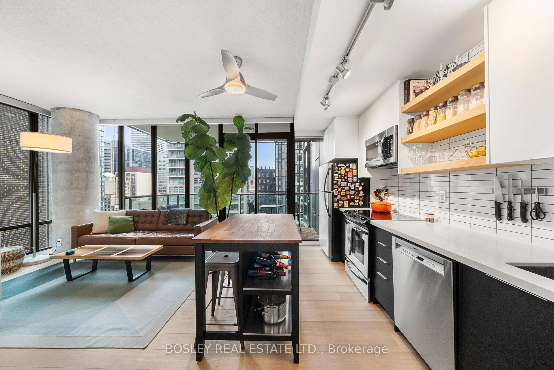 Photo 5 of Unit 1303, 33 Lombard Street, Toronto, Church-Yonge Corridor — HOMEH