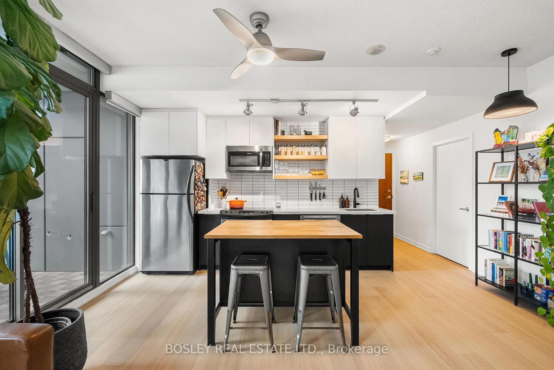 Photo 7 of Unit 1303, 33 Lombard Street, Toronto, Church-Yonge Corridor — HOMEH