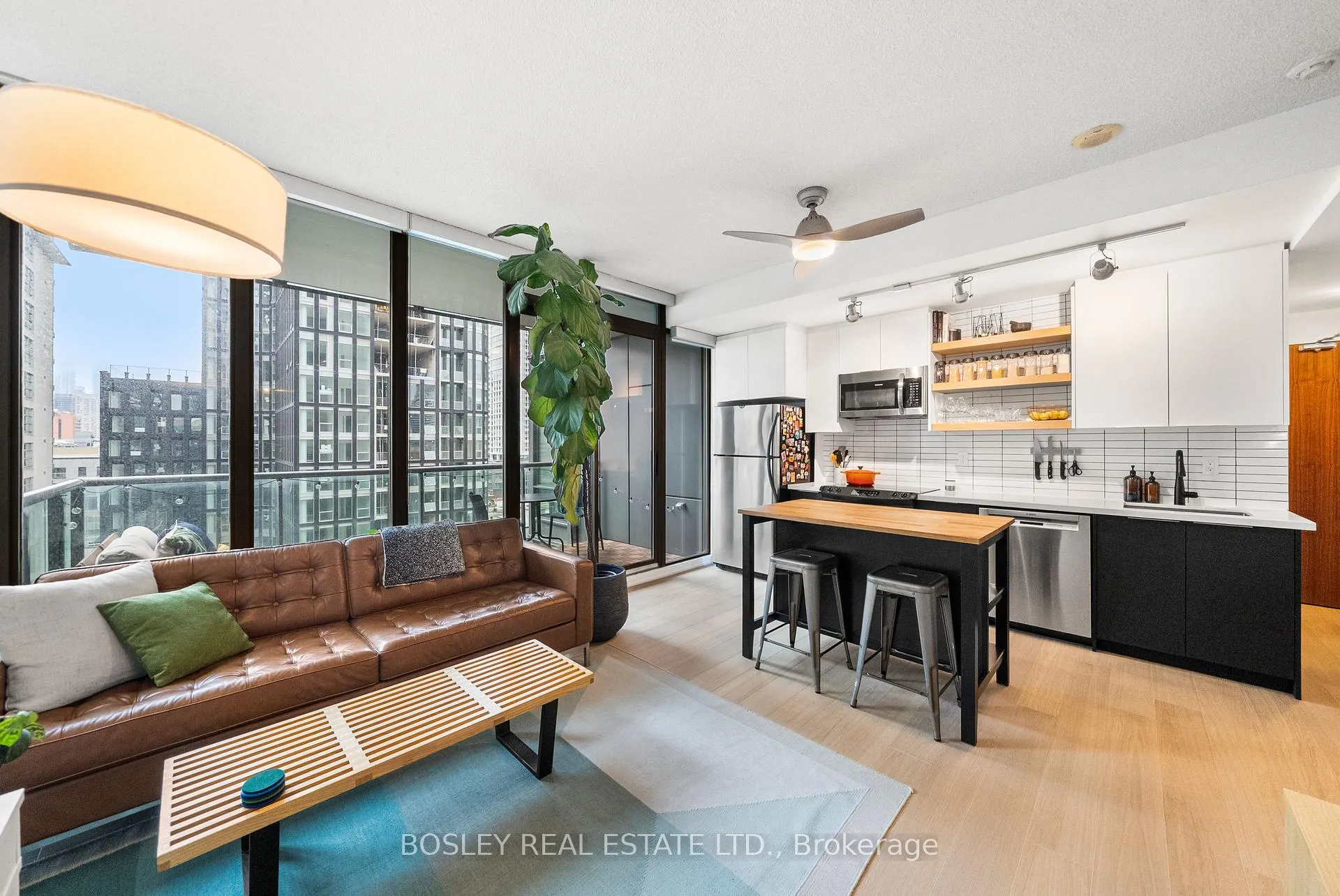 Photo 8 of Unit 1303, 33 Lombard Street, Toronto, Church-Yonge Corridor — HOMEH