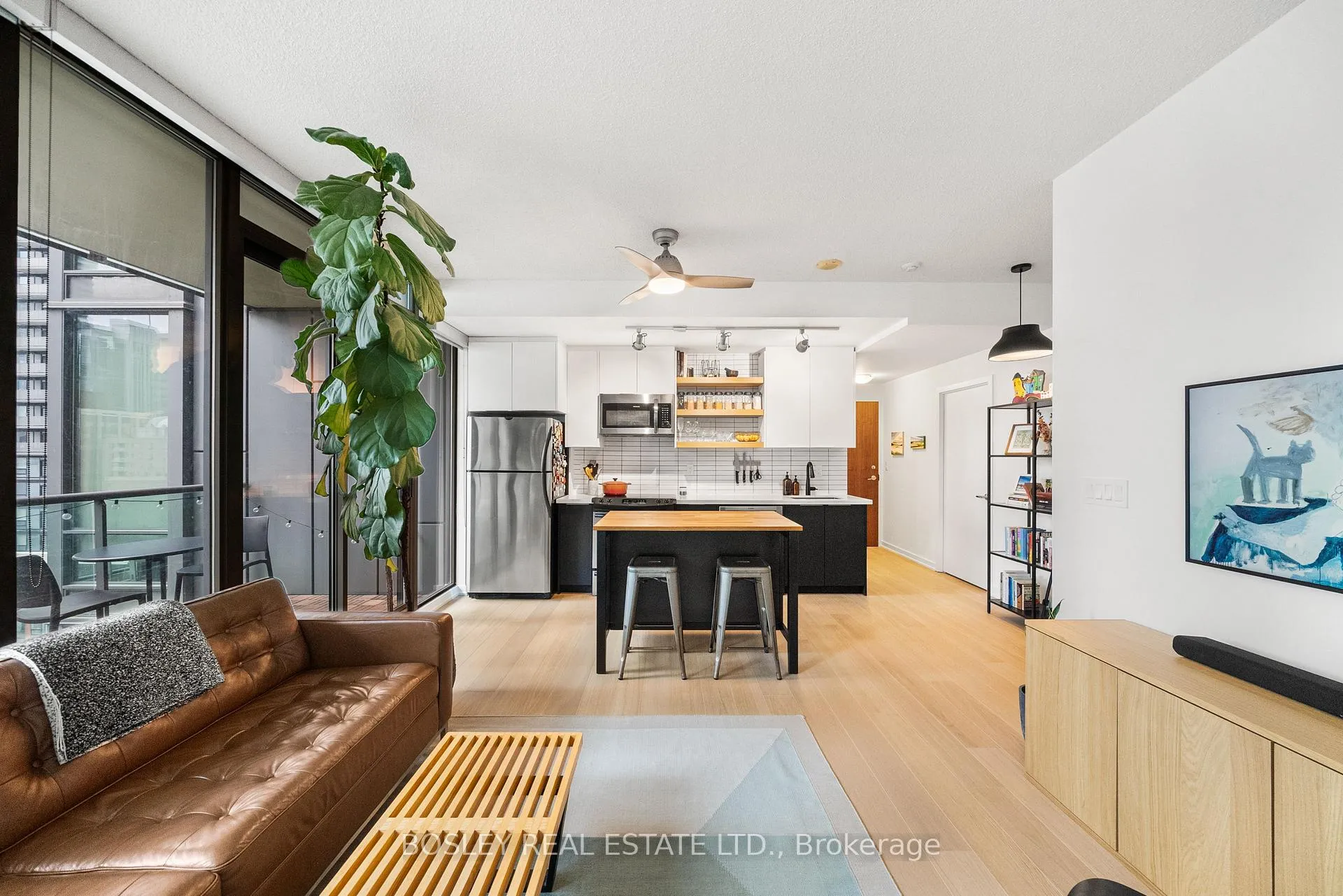 Photo 9 of Unit 1303, 33 Lombard Street, Toronto, Church-Yonge Corridor — HOMEH